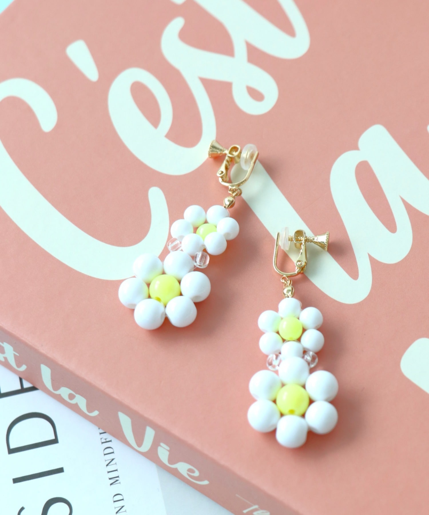 フラワービーズイヤリング