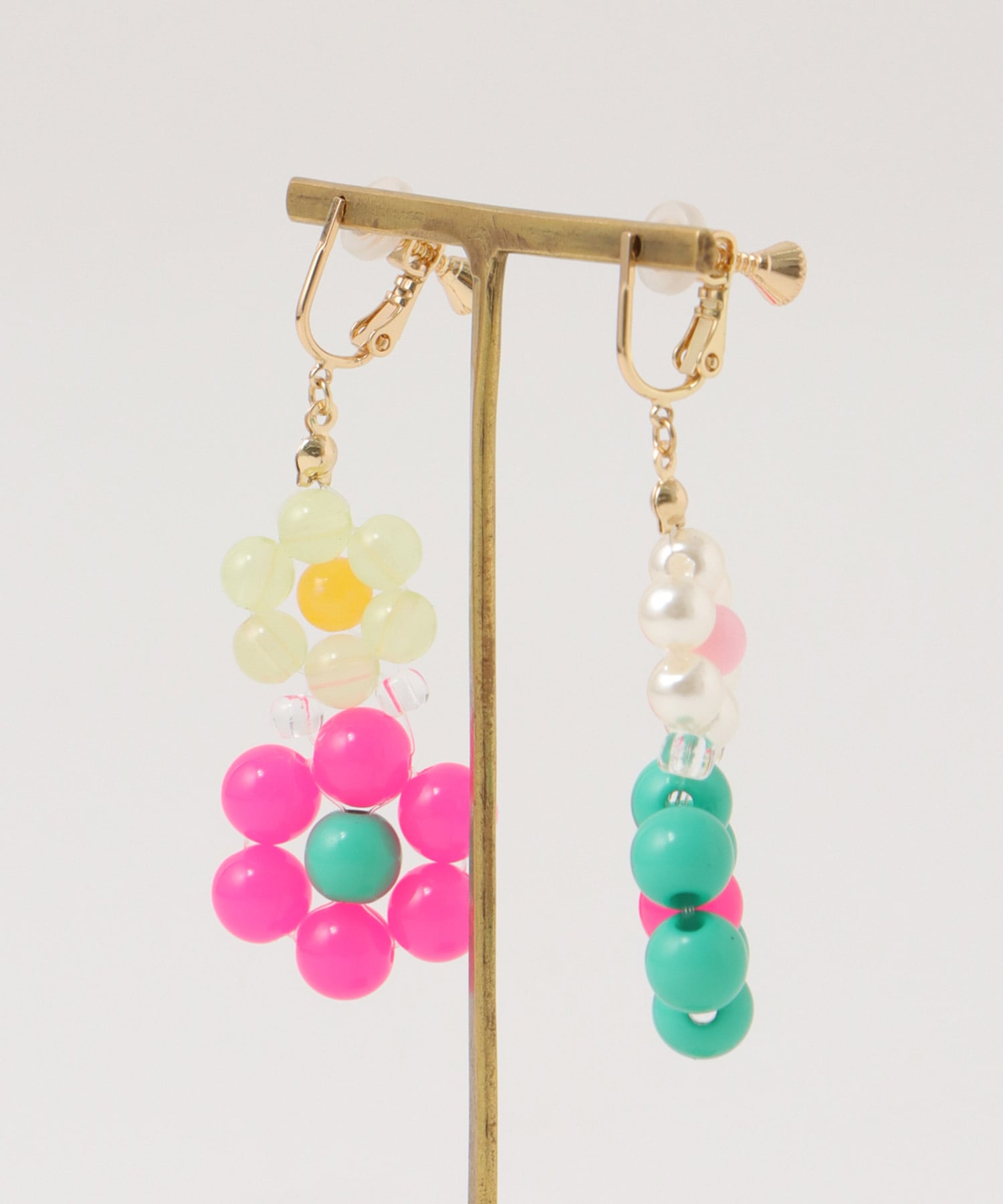 フラワービーズイヤリング