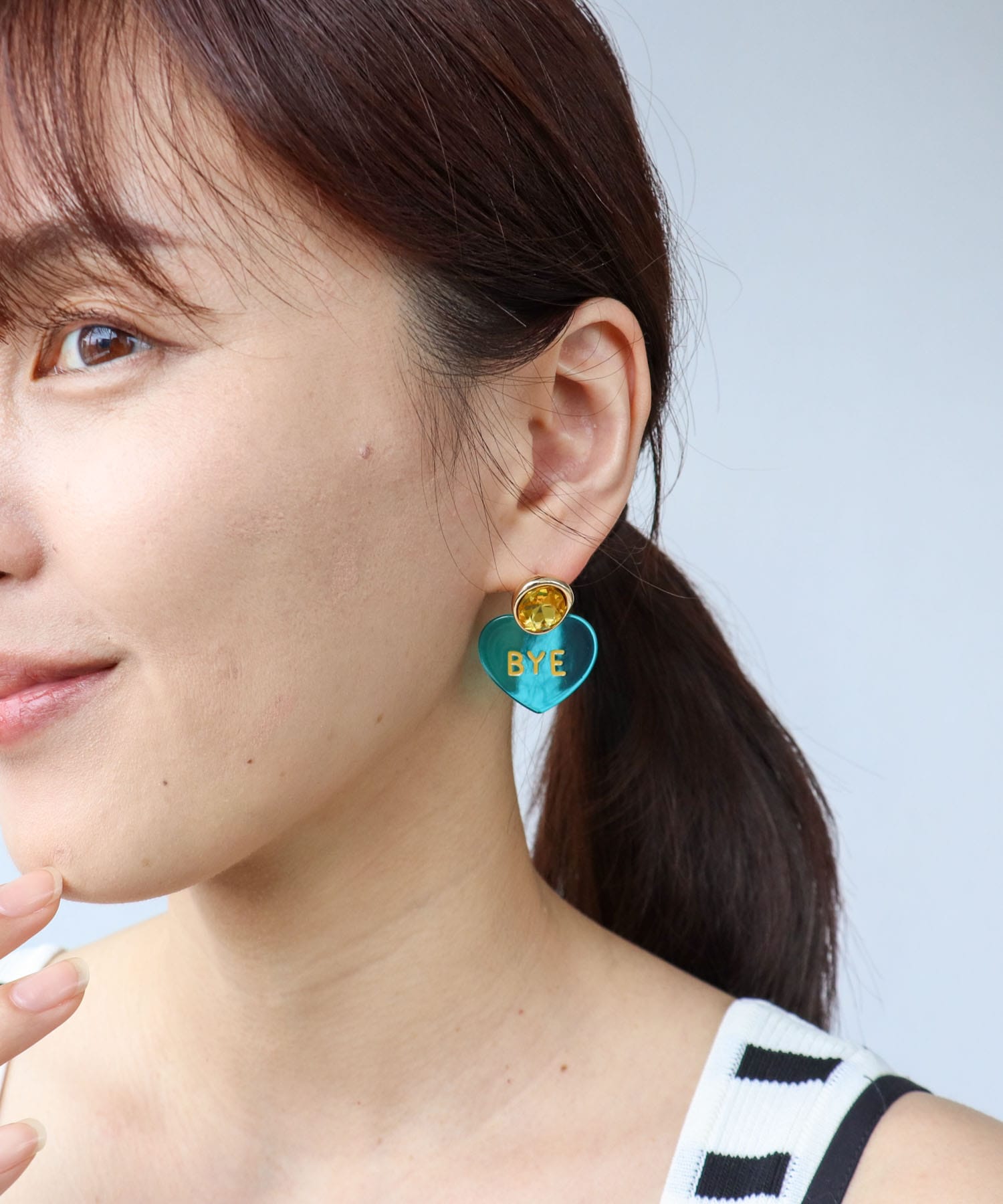 Hi/BYEクリアハートピアス