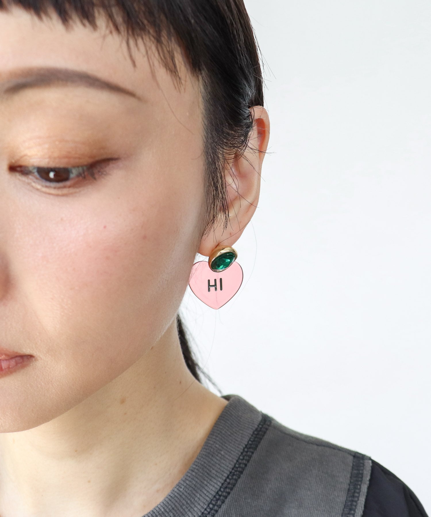 Hi/BYEクリアハートピアス