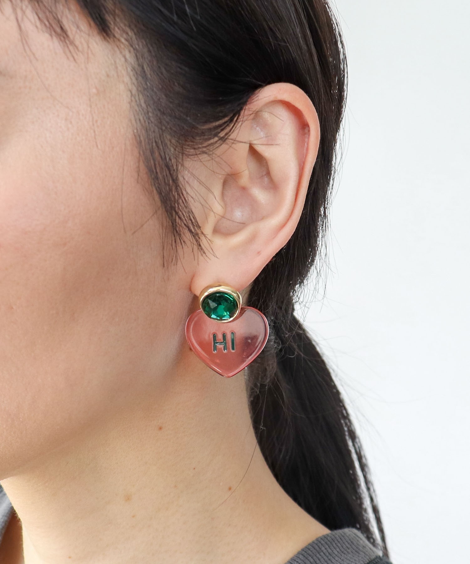 Hi/BYEクリアハートピアス