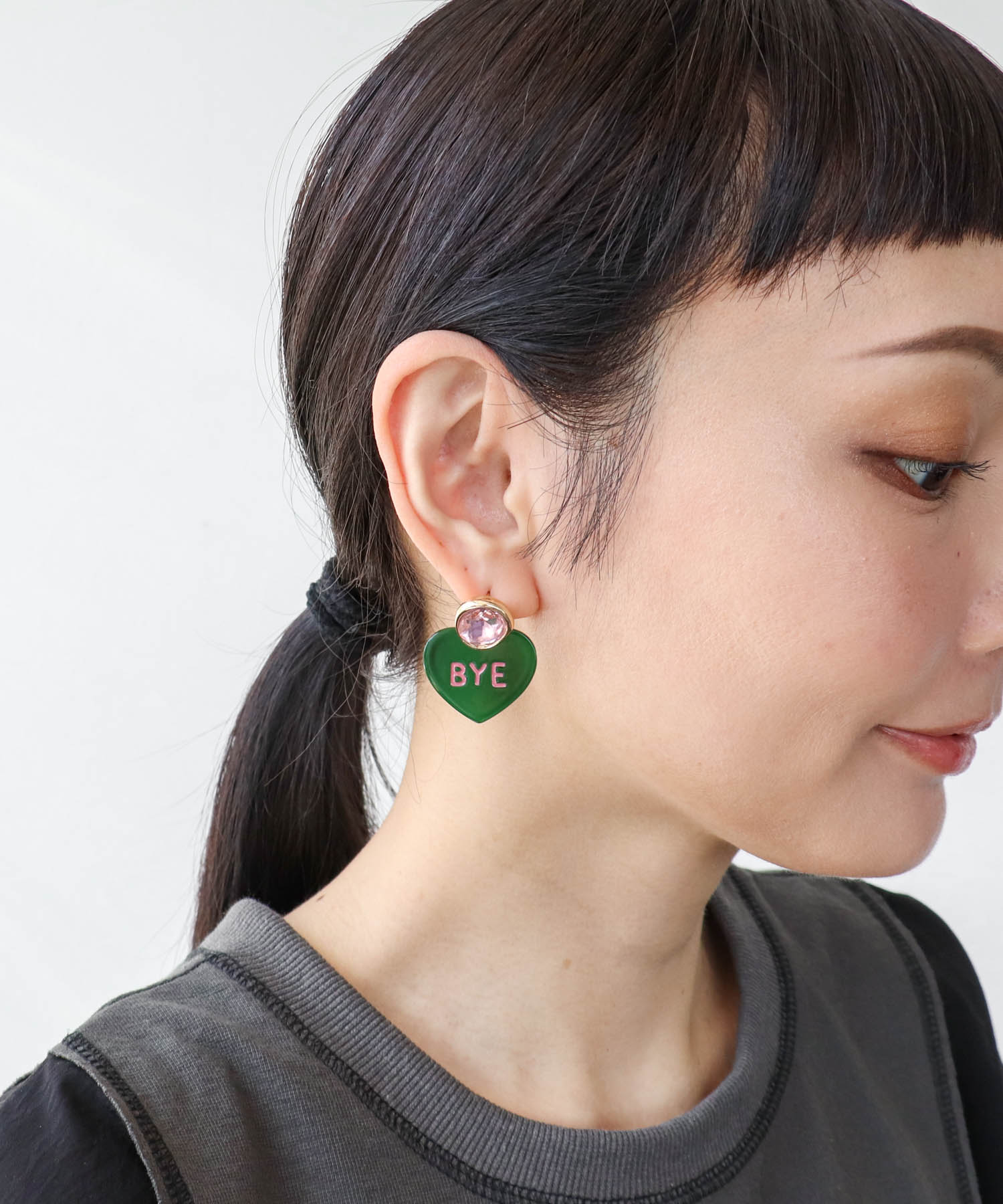 Hi/BYEクリアハートイヤリング