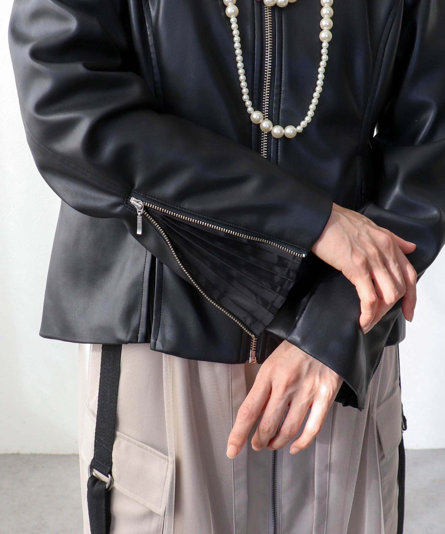 ペプラムフェイクレザージャケット