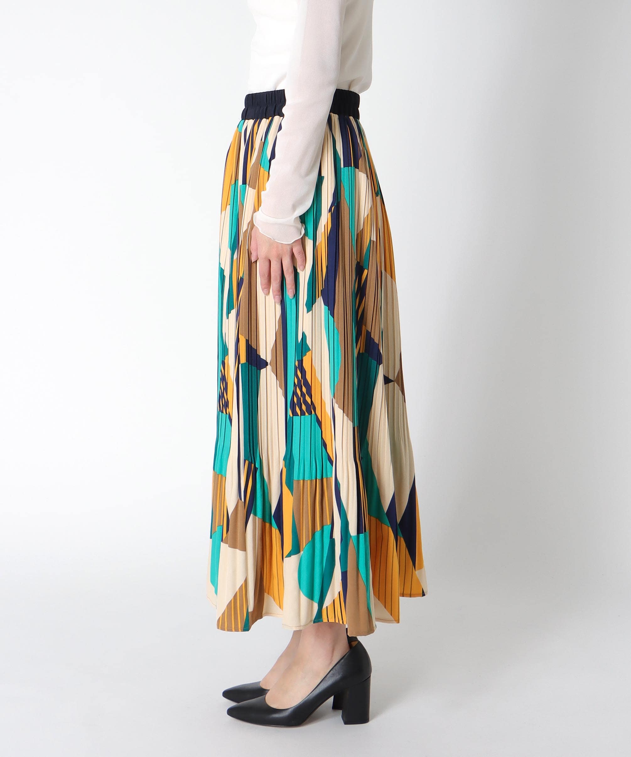 幾何学プリーツスカート