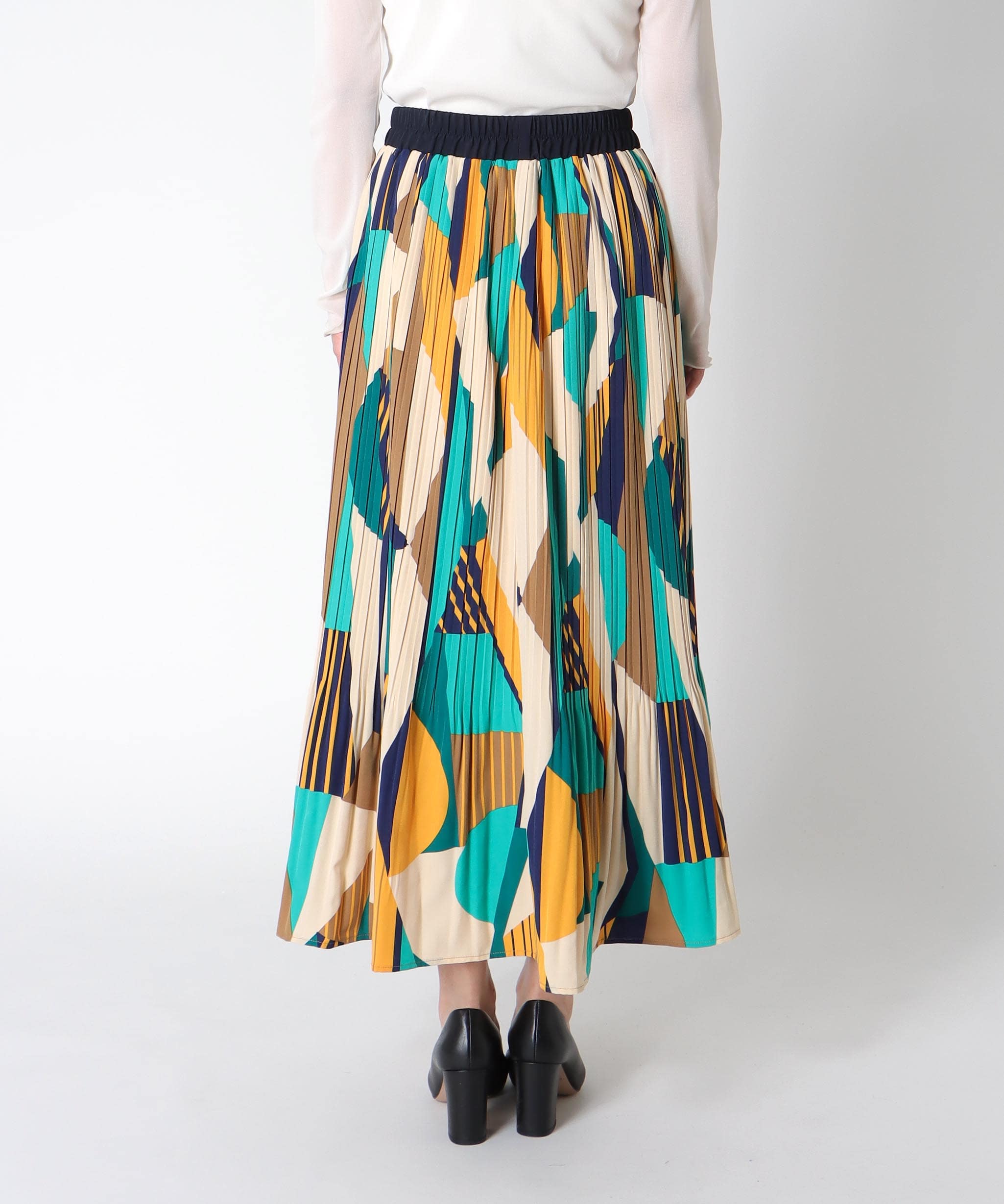 幾何学プリーツスカート