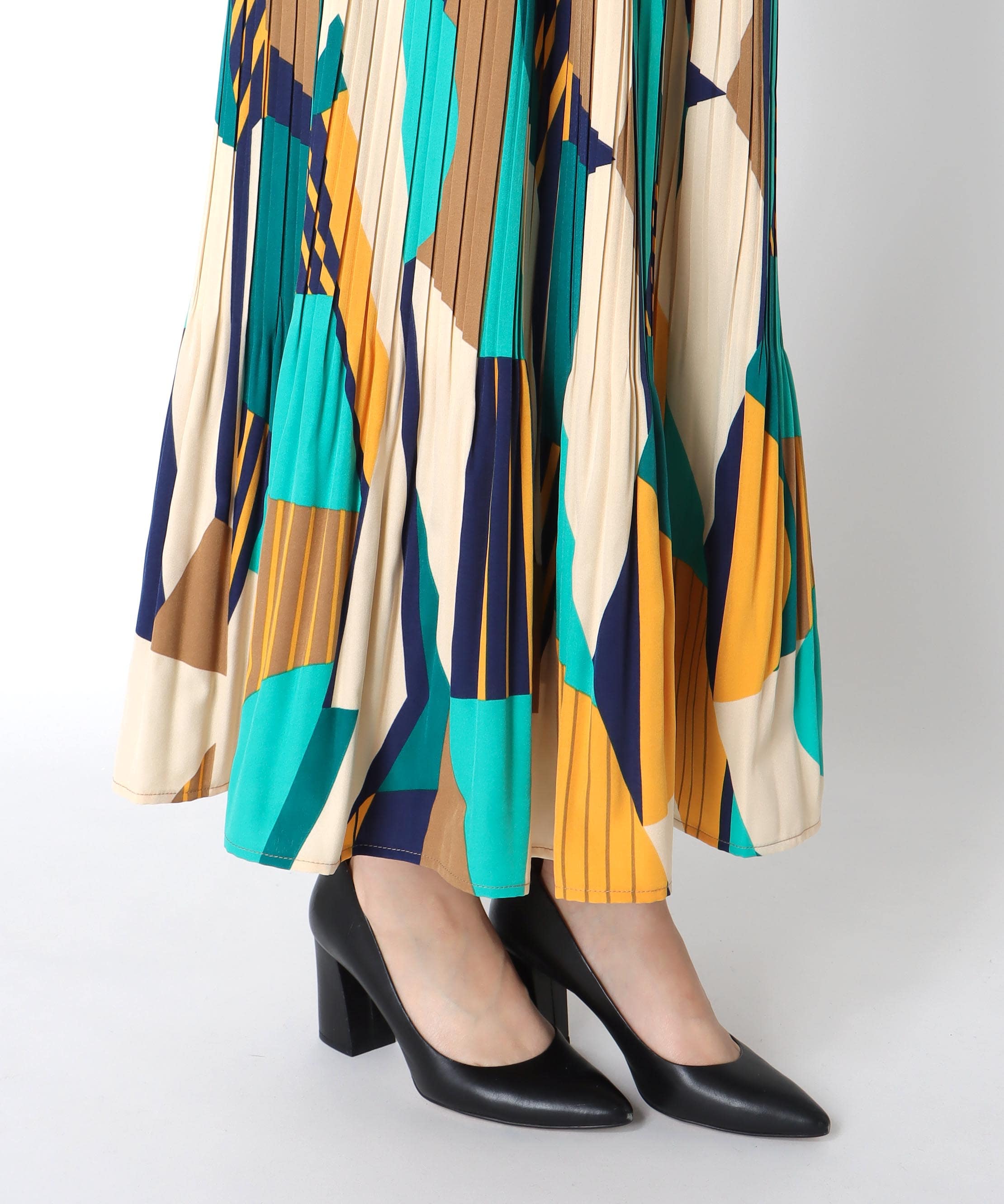 幾何学プリーツスカート