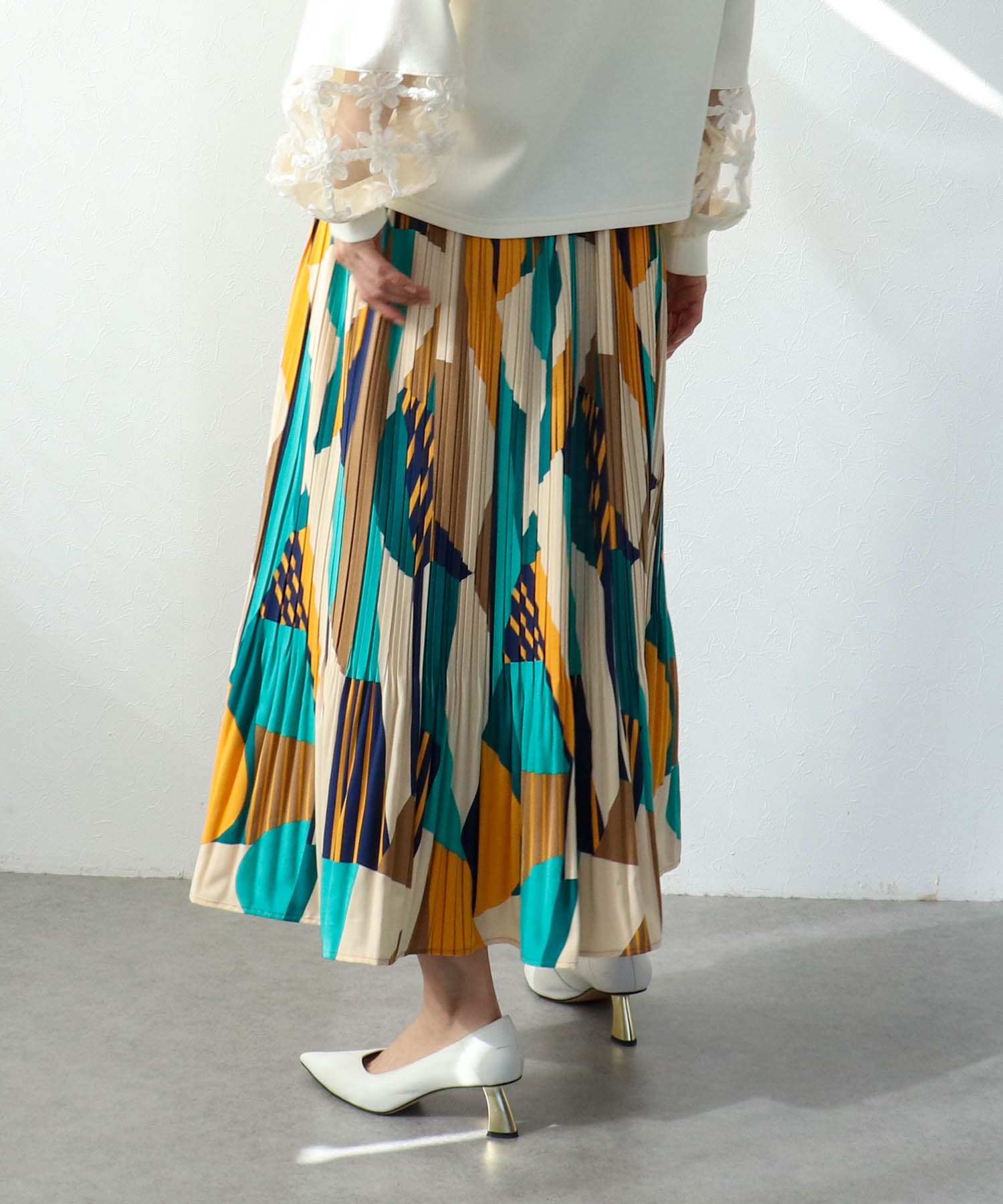 幾何学プリーツスカート