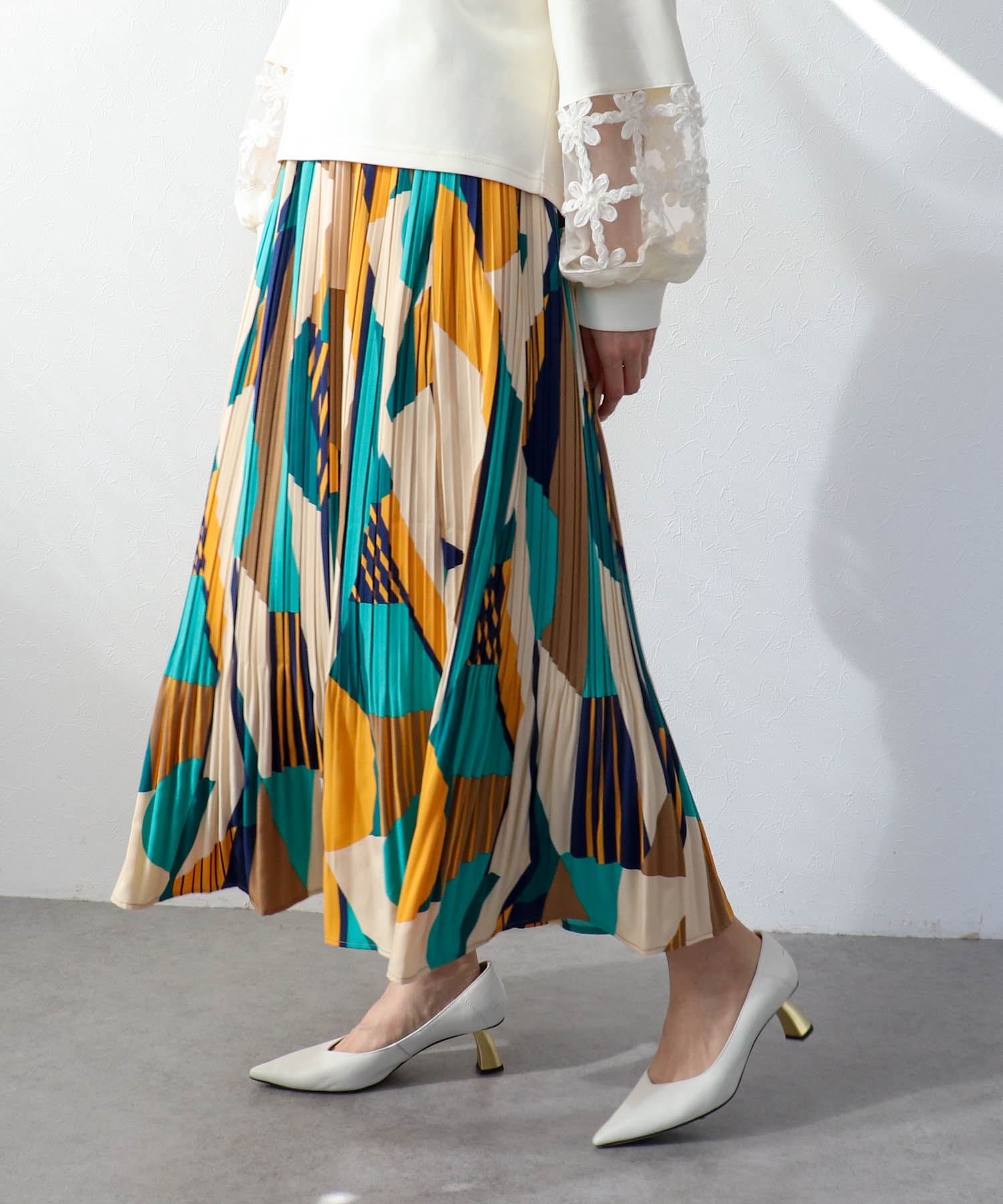 幾何学プリーツスカート