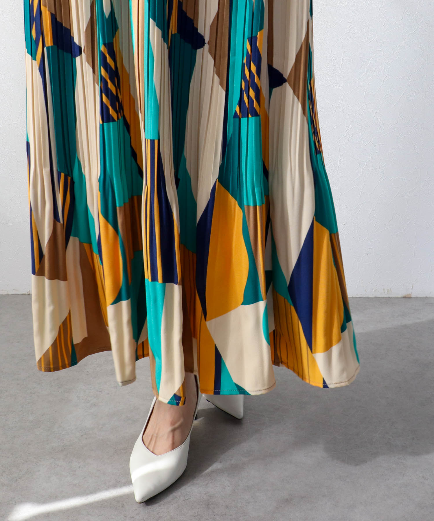 幾何学プリーツスカート