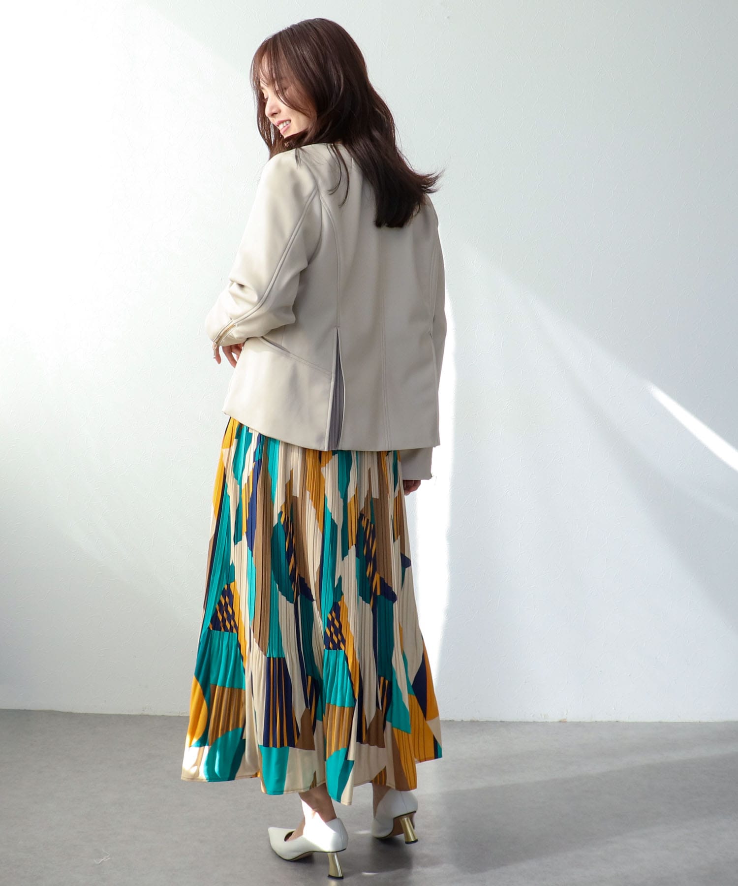幾何学プリーツスカート