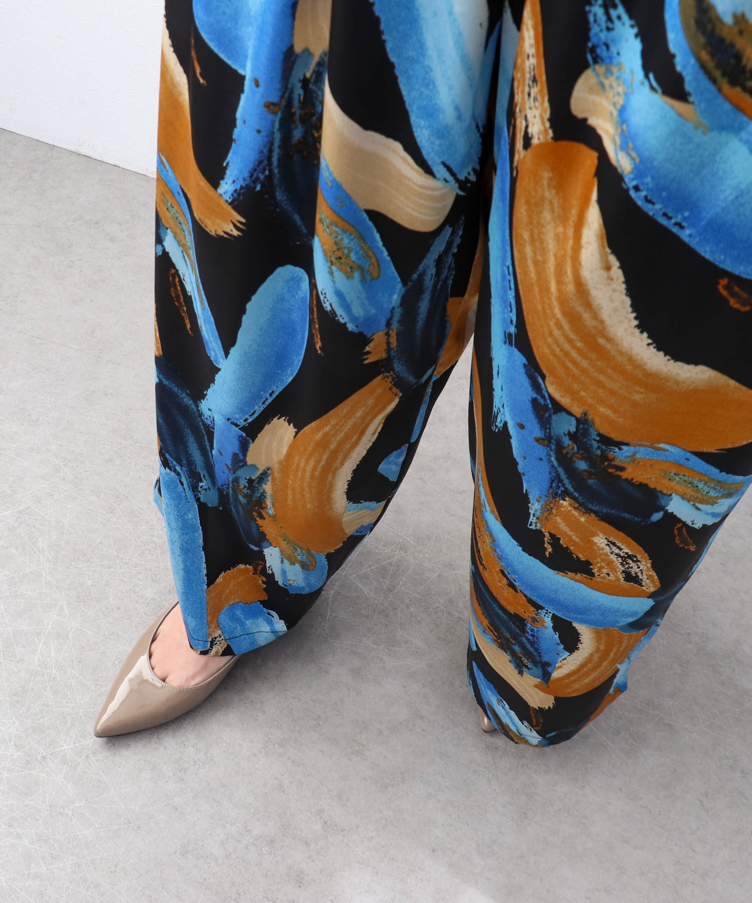 ペインティング柄リラックスパンツ