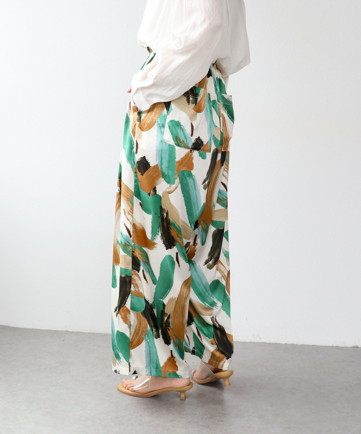 ペインティング柄リラックスパンツ