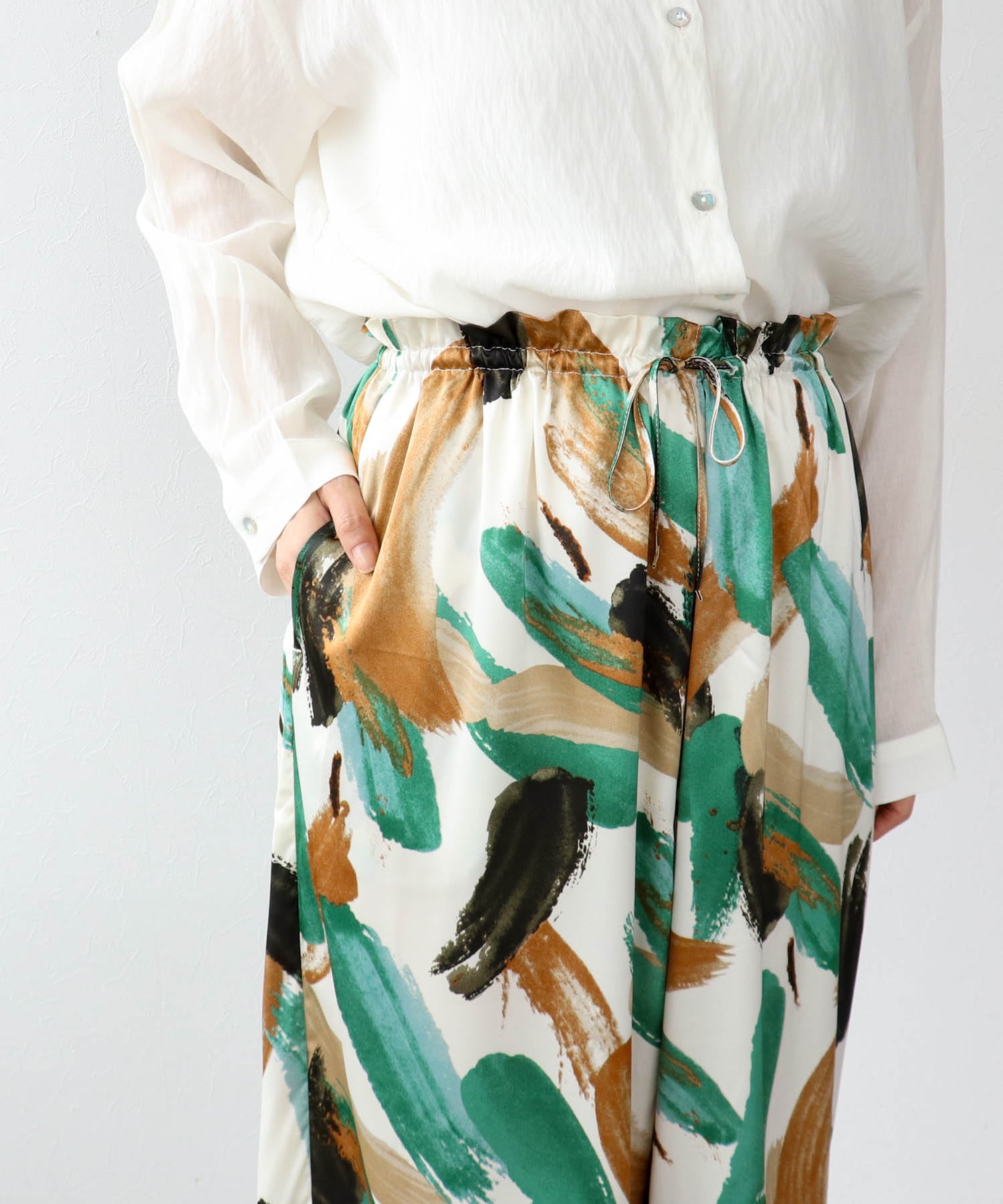 ペインティング柄リラックスパンツ