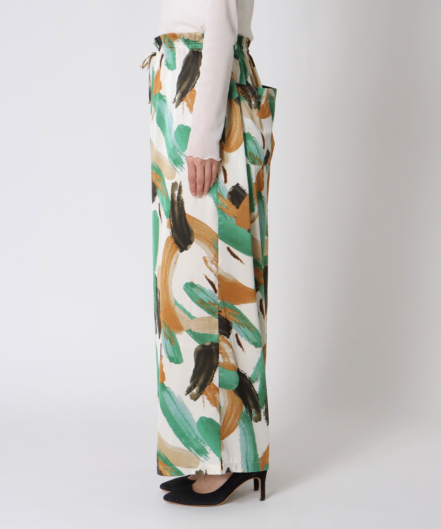 ペインティング柄リラックスパンツ