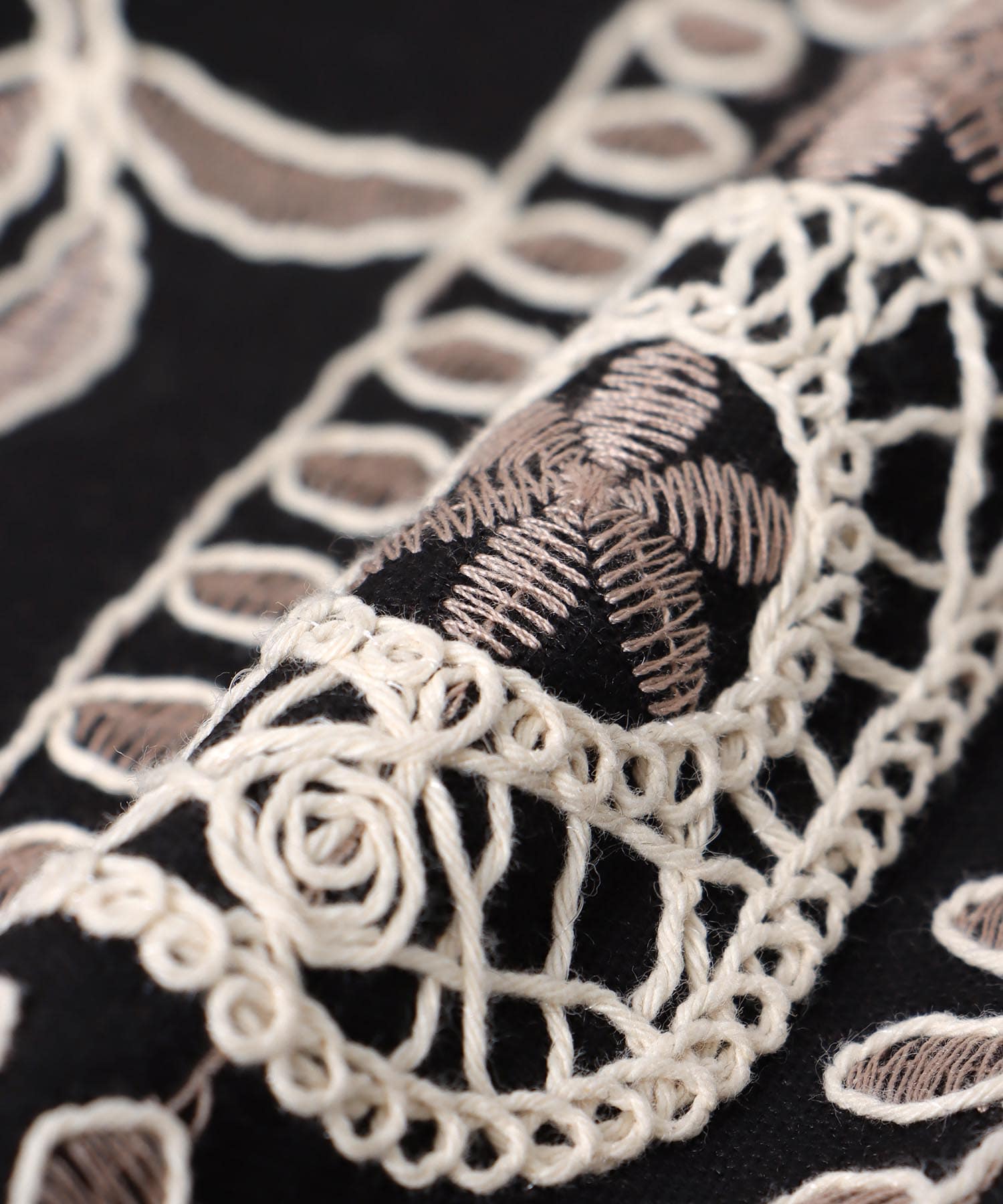 エンブロイダリーフレアースカート