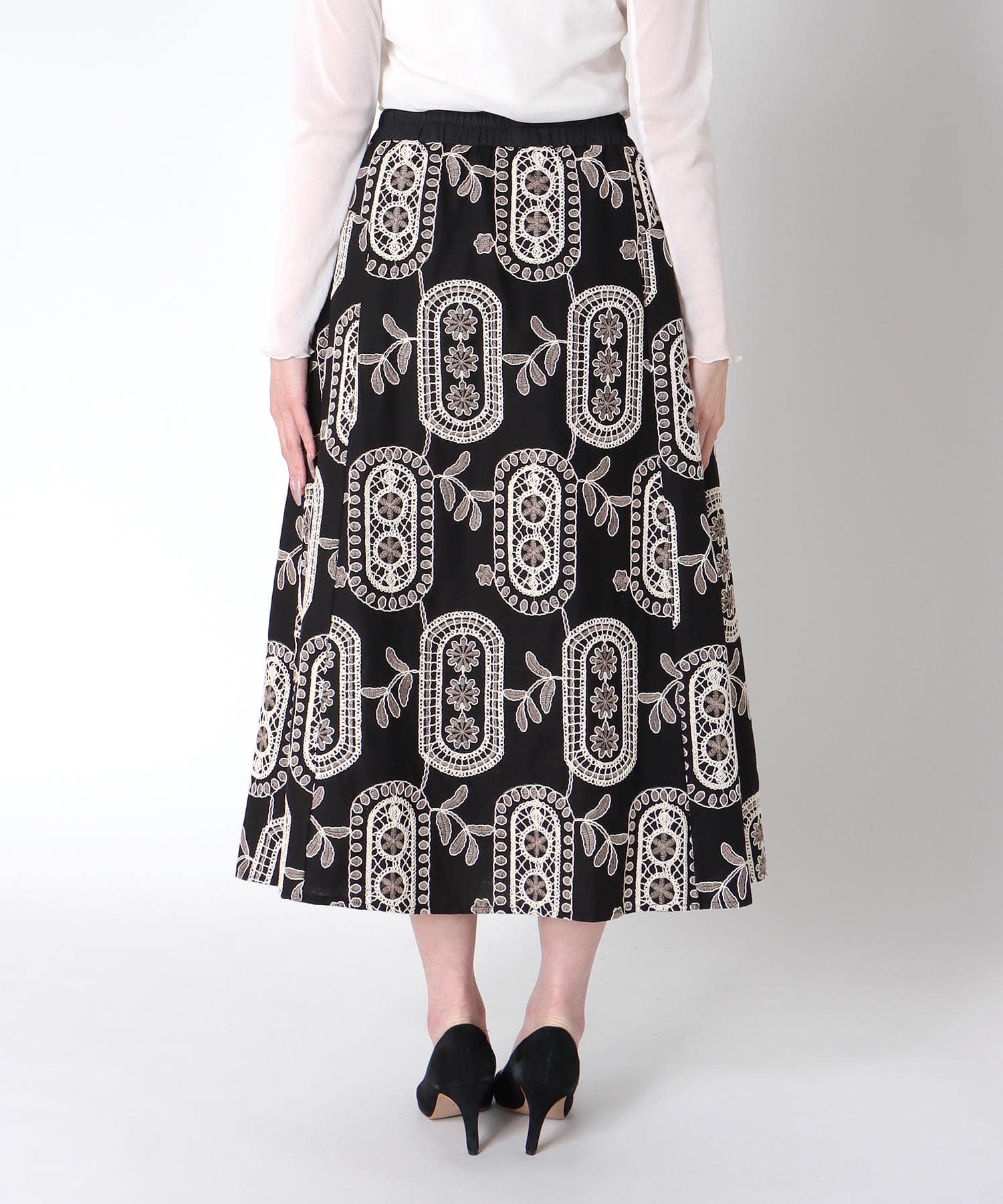 エンブロイダリーフレアースカート