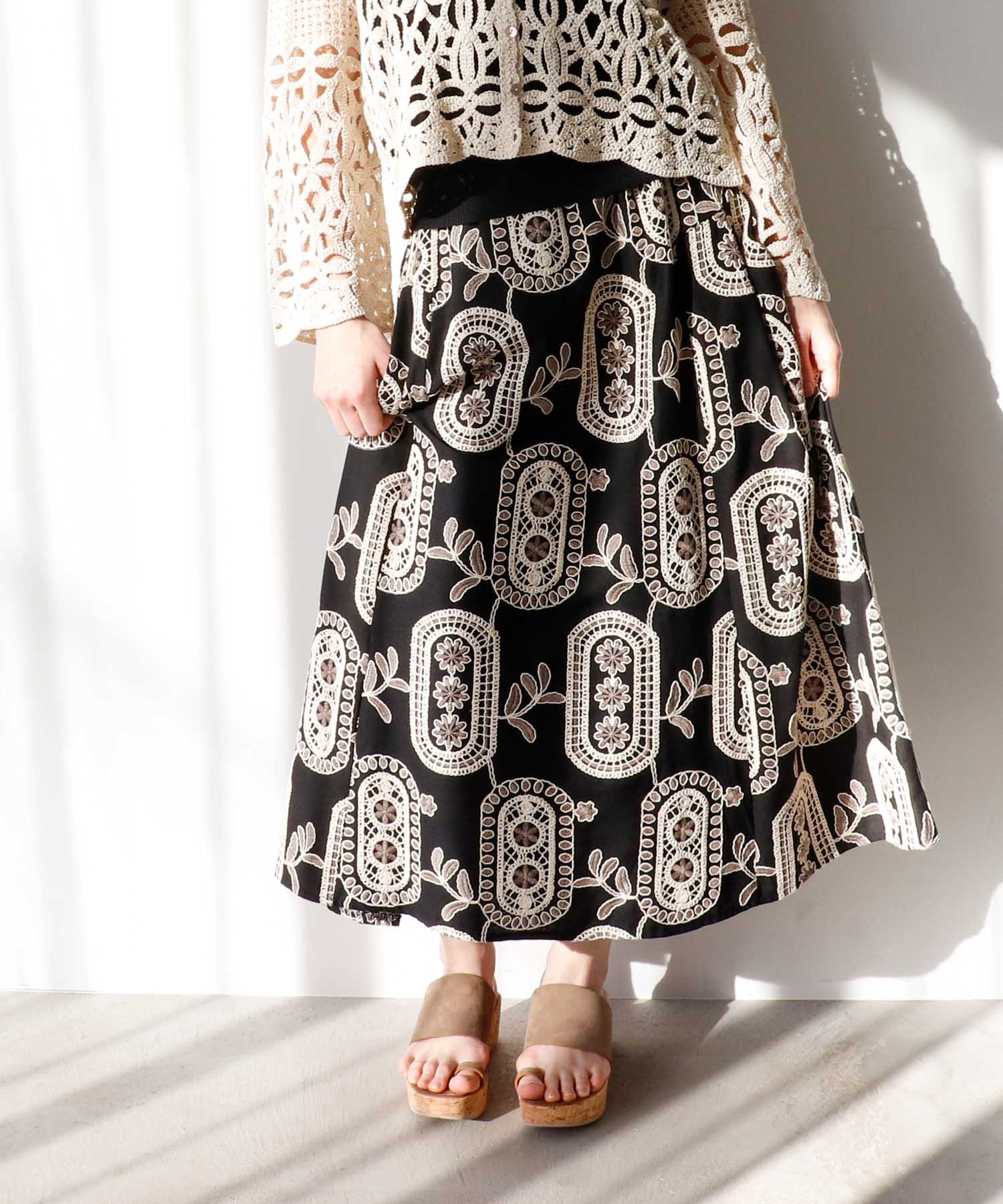 エンブロイダリーフレアースカート