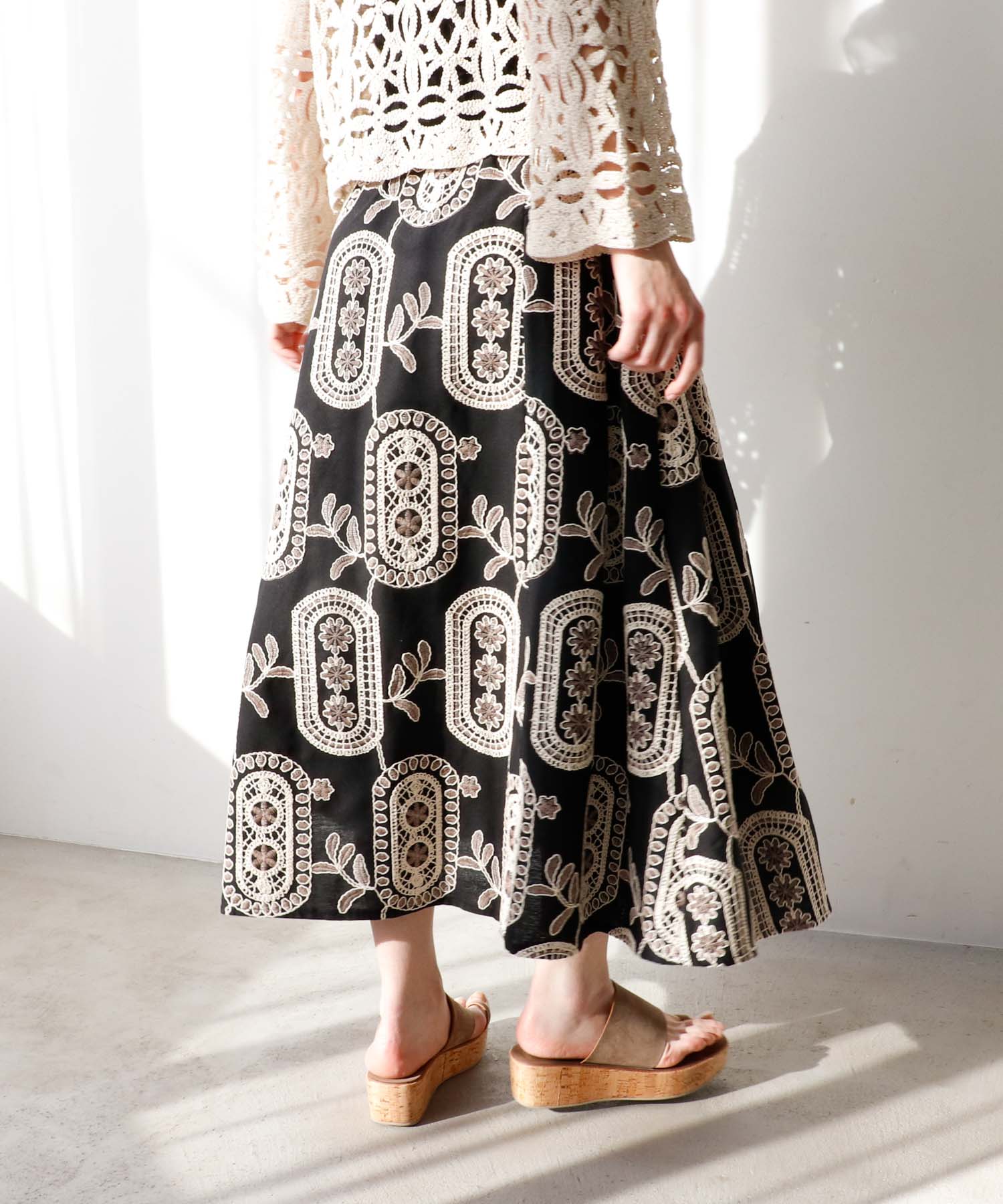 エンブロイダリーフレアースカート