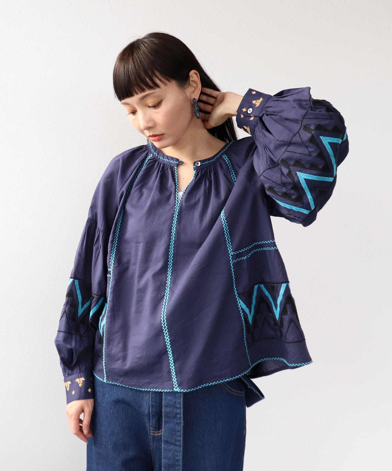 《WEB先行発売》コットンレーヨン刺繍ブラウス