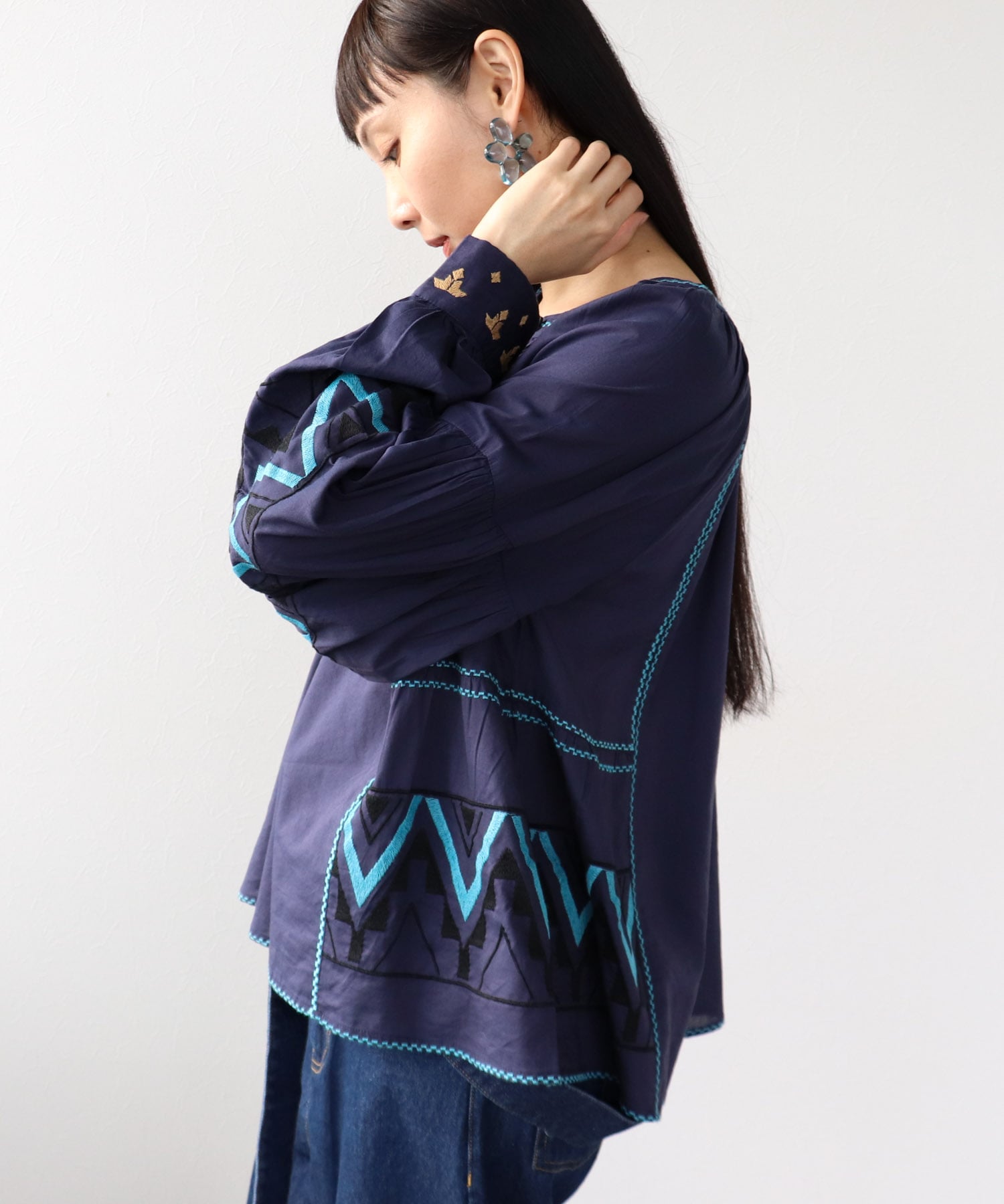 《WEB先行発売》コットンレーヨン刺繍ブラウス