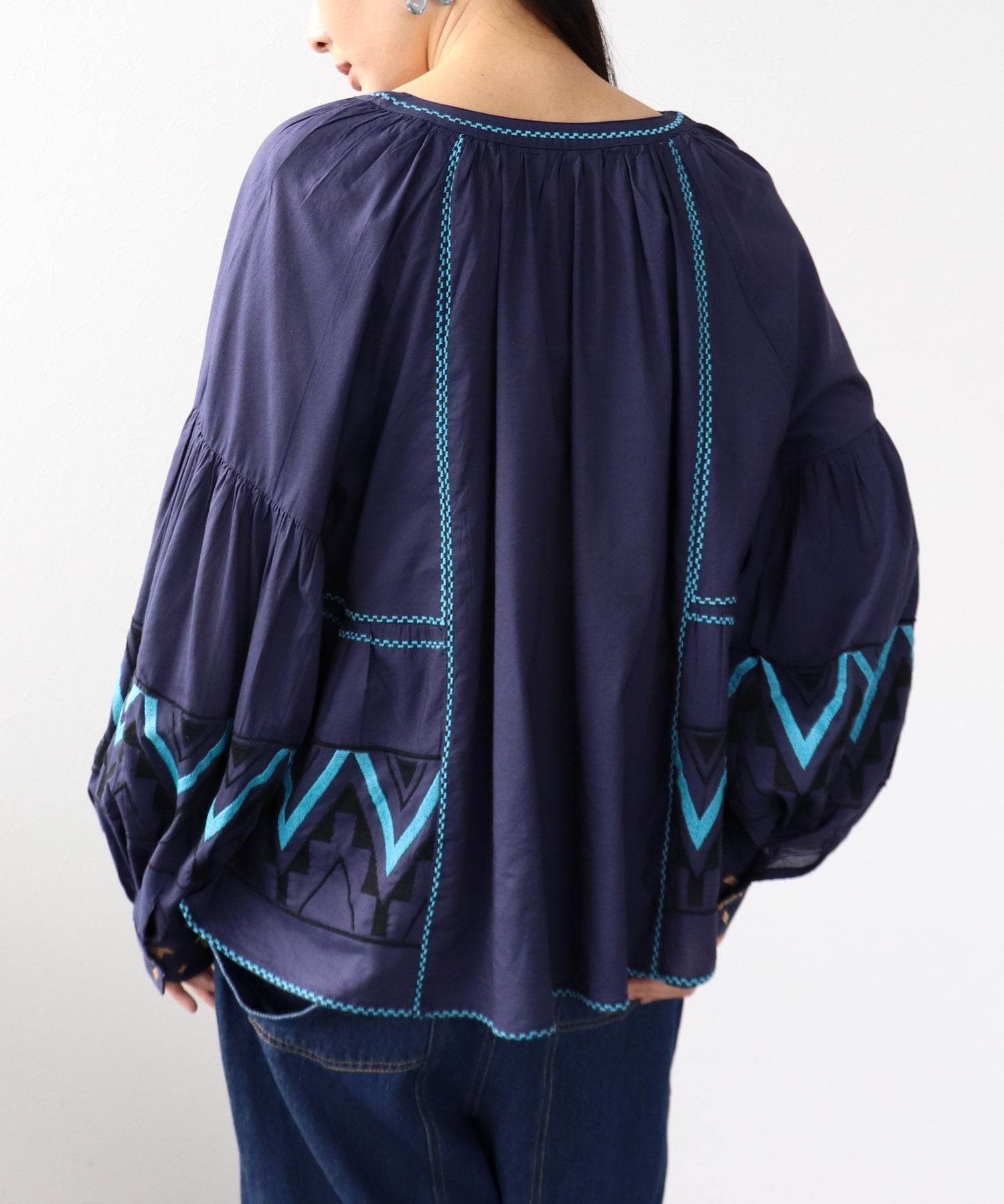 《WEB先行発売》コットンレーヨン刺繍ブラウス