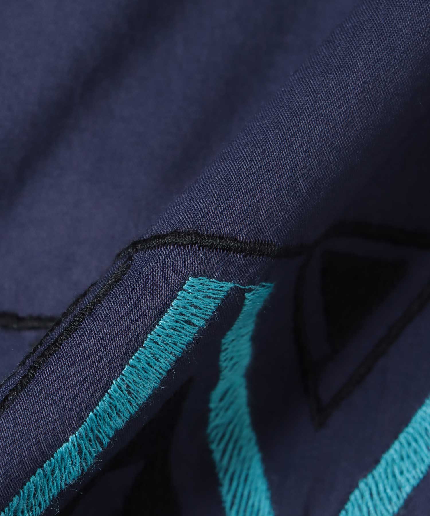 《WEB先行発売》コットンレーヨン刺繍ブラウス