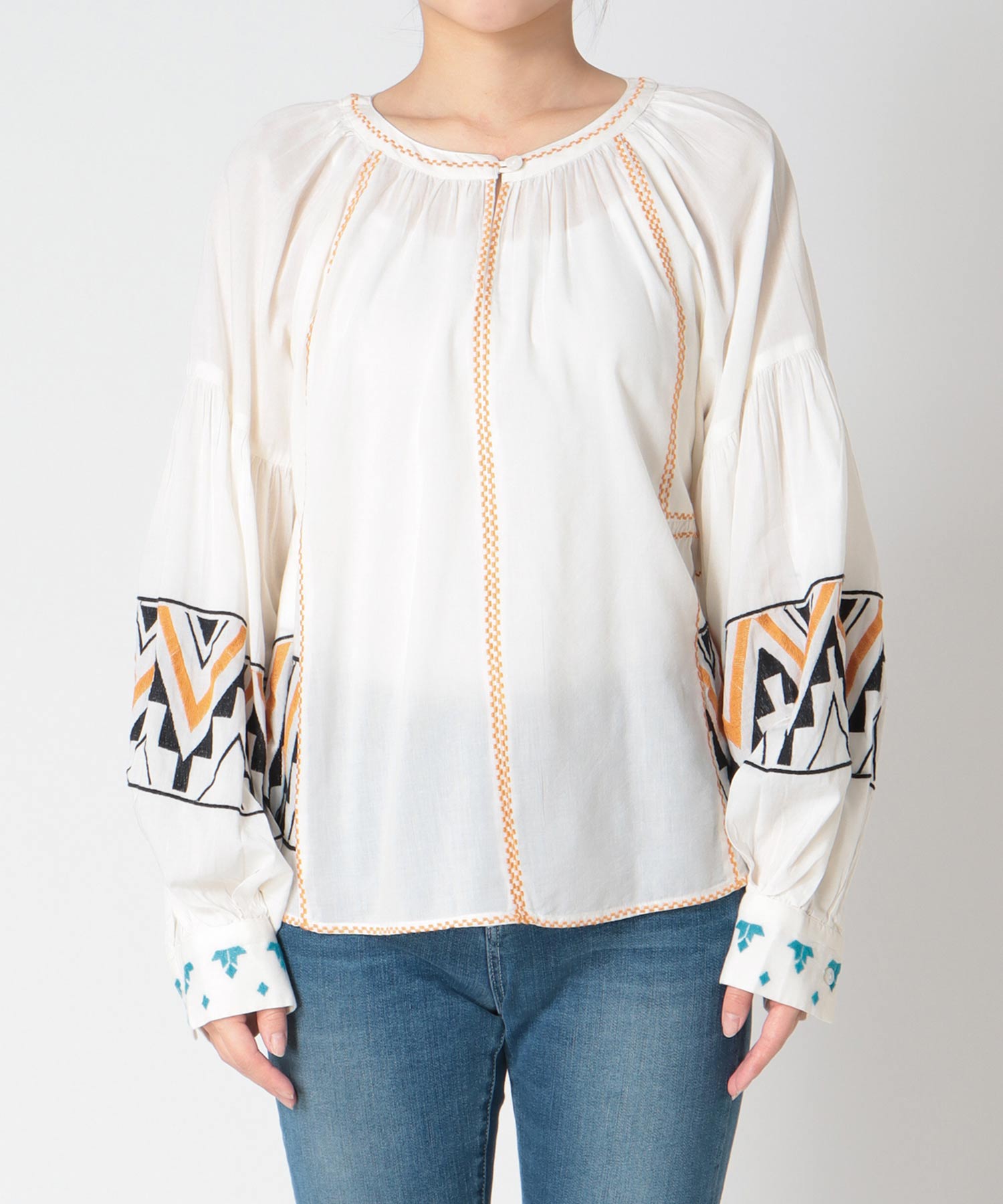 《WEB先行発売》コットンレーヨン刺繍ブラウス