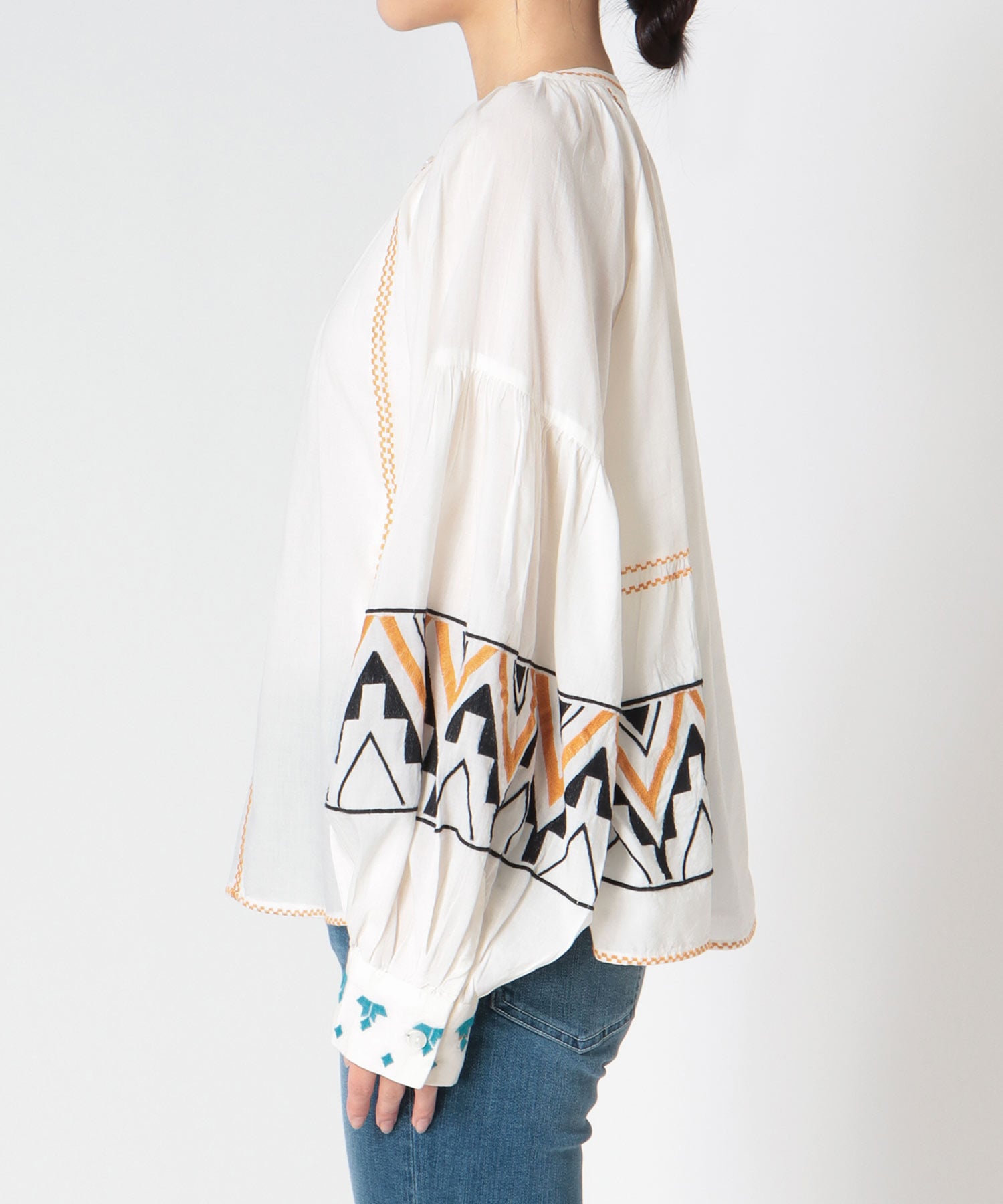 《WEB先行発売》コットンレーヨン刺繍ブラウス