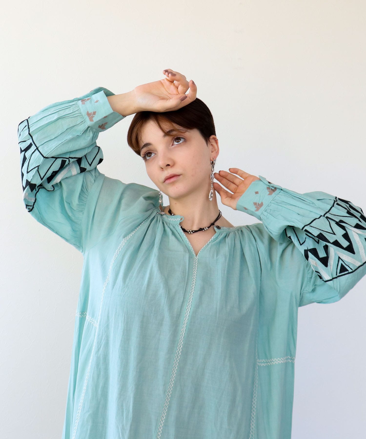 《WEB先行発売》コットンレーヨン刺繍ワンピース