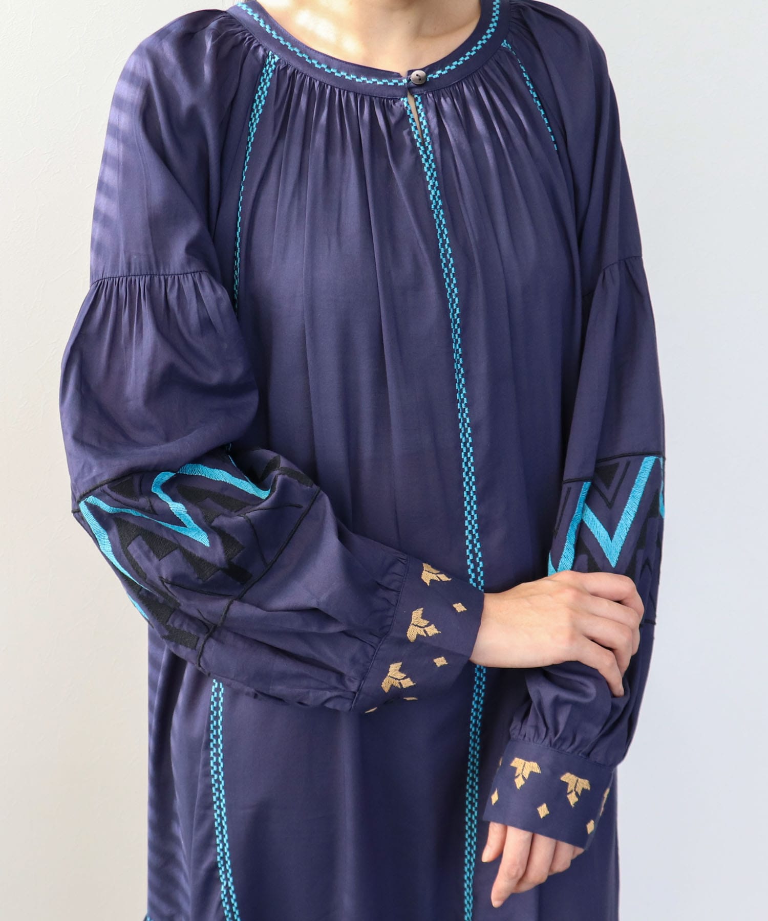 《WEB先行発売》コットンレーヨン刺繍ワンピース