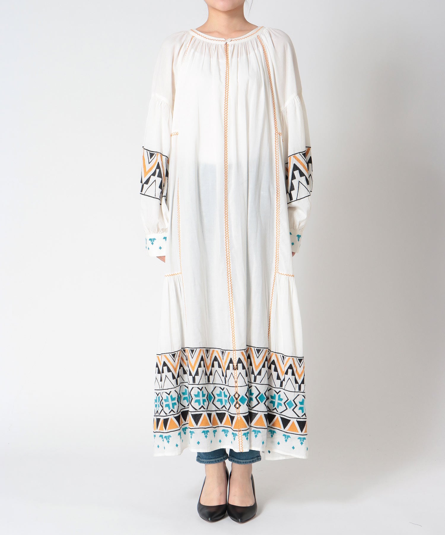 《WEB先行発売》コットンレーヨン刺繍ワンピース