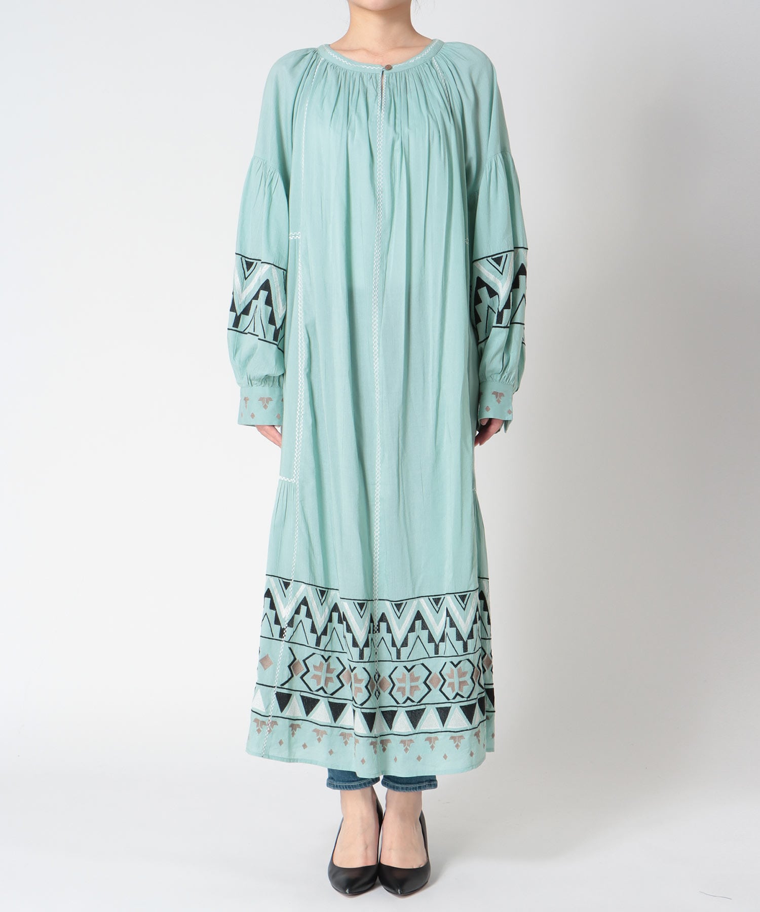 《WEB先行発売》コットンレーヨン刺繍ワンピース