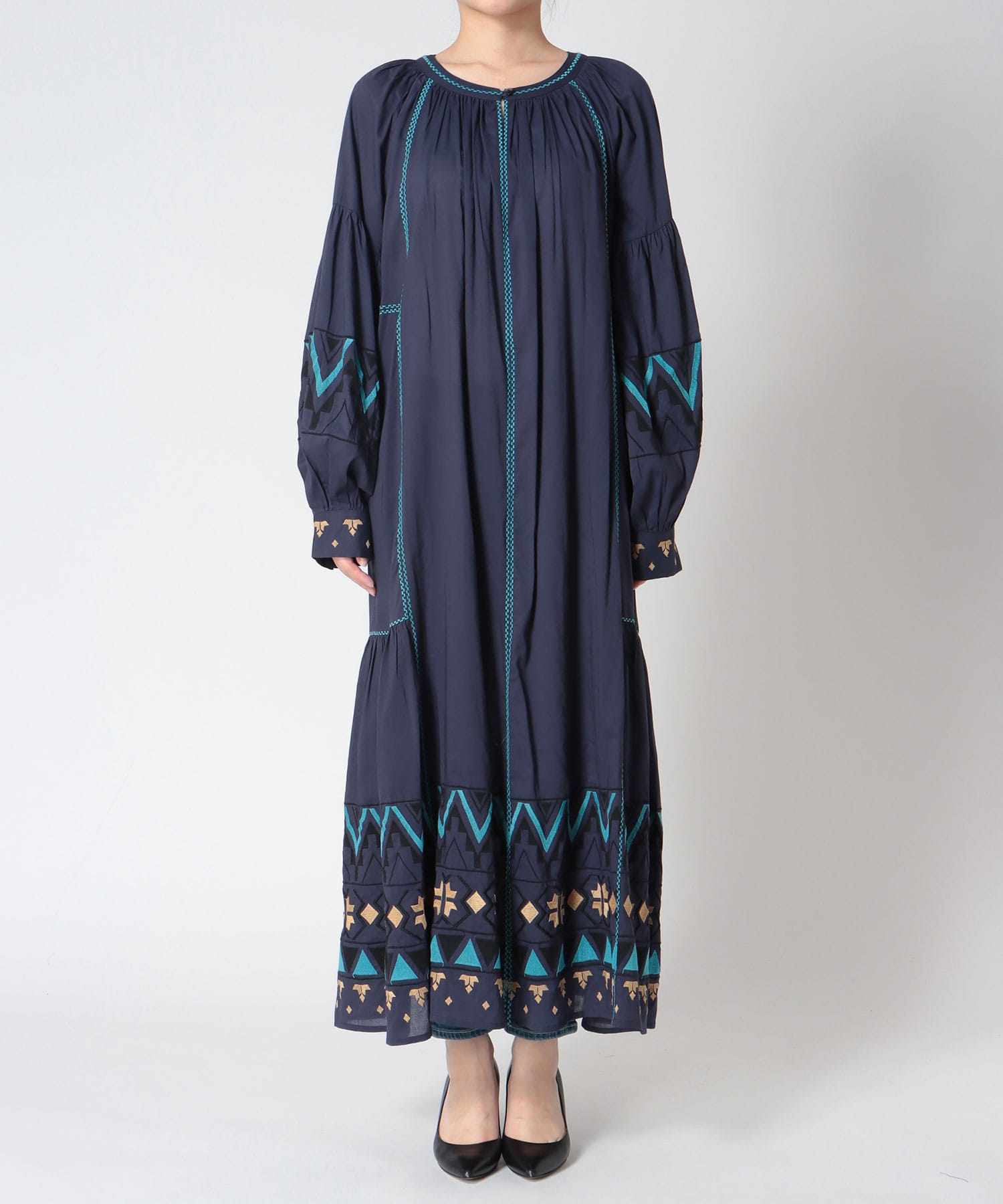 《WEB先行発売》コットンレーヨン刺繍ワンピース