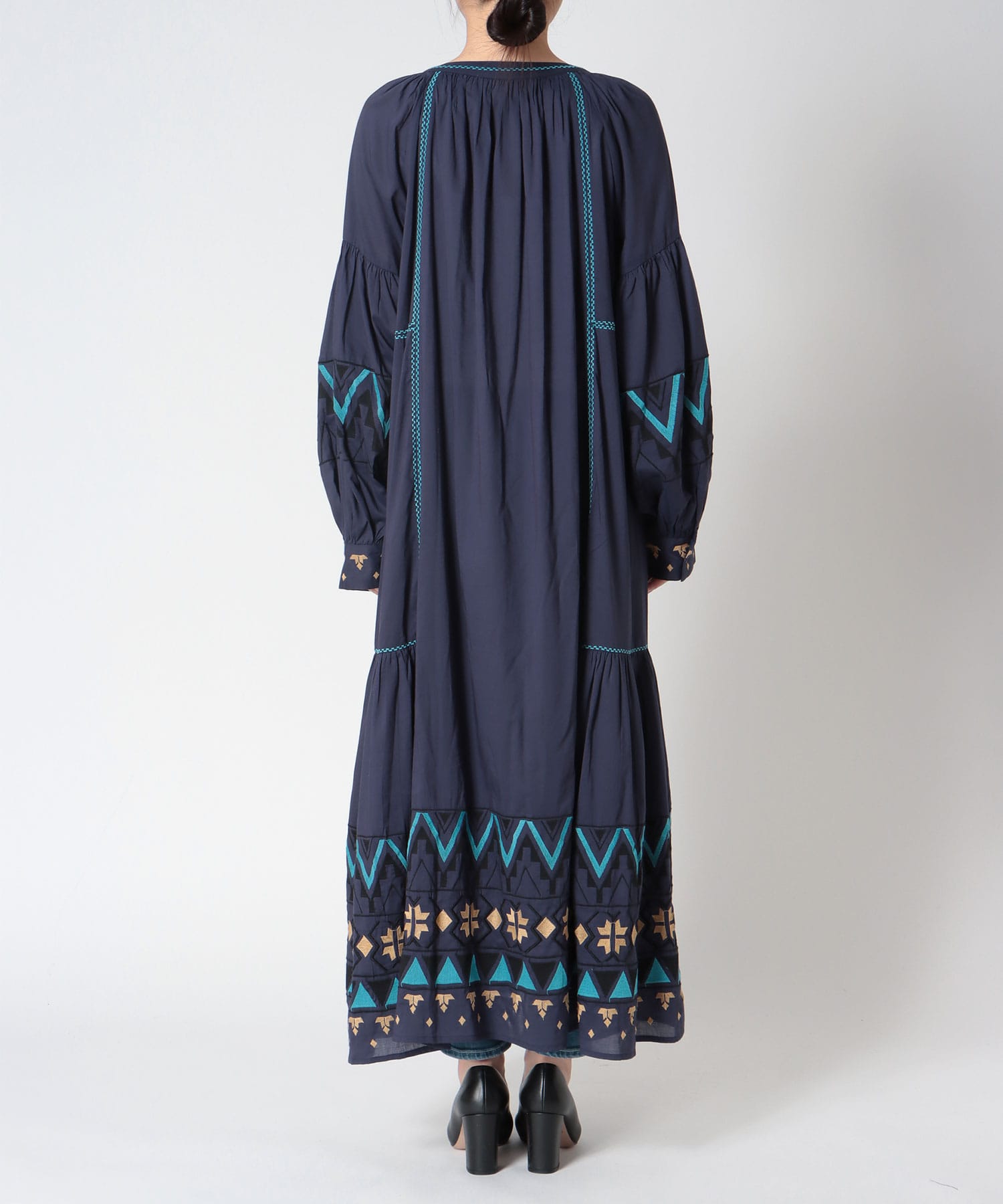 《WEB先行発売》コットンレーヨン刺繍ワンピース