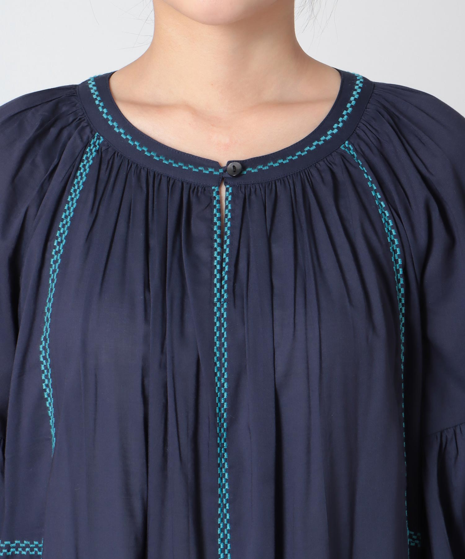 《WEB先行発売》コットンレーヨン刺繍ワンピース