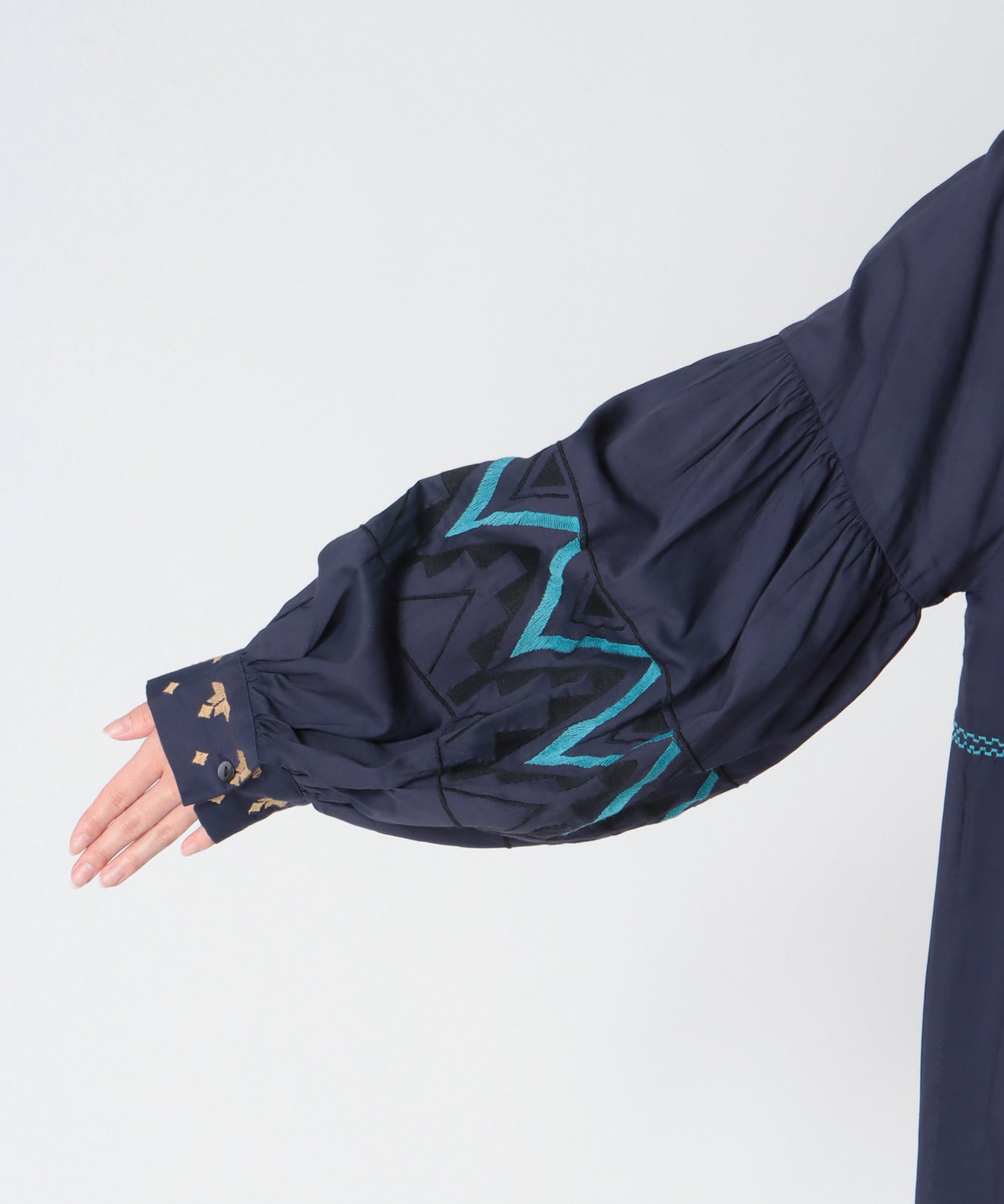 《WEB先行発売》コットンレーヨン刺繍ワンピース