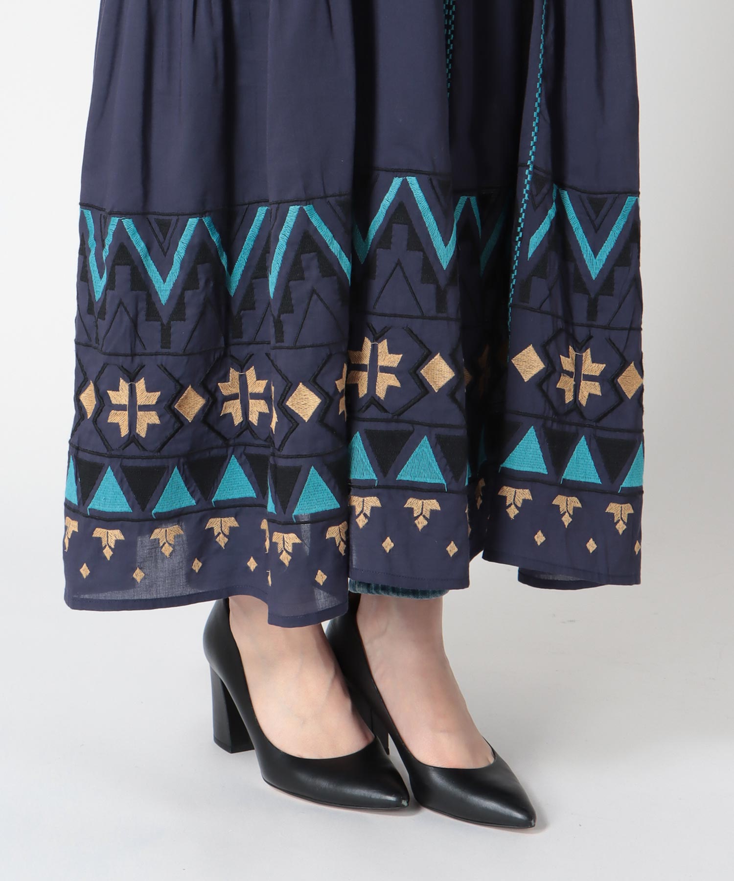 《WEB先行発売》コットンレーヨン刺繍ワンピース