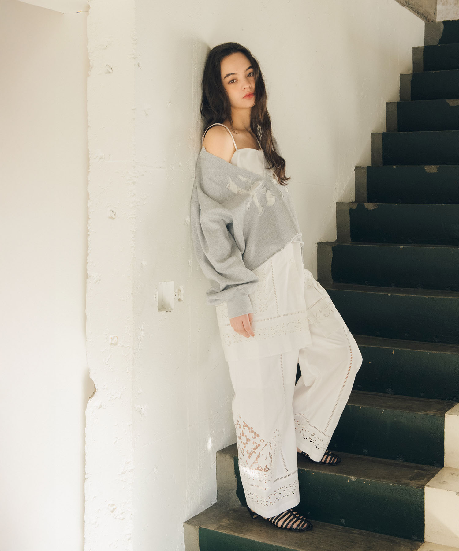 【2/26(木)12時予約開始】カットワーク刺繍キャミワンピース