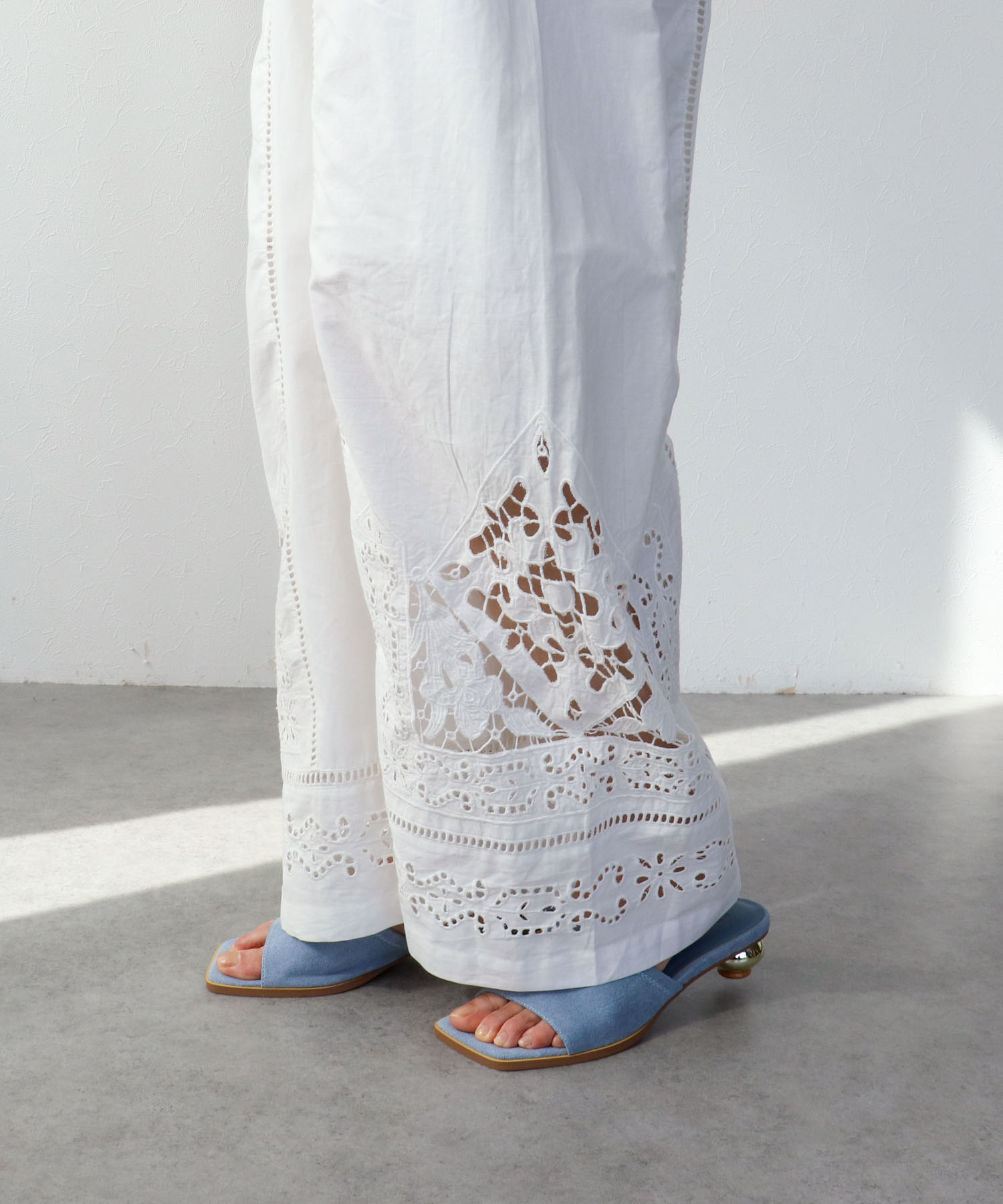 【2/26(木)12時予約開始】カットワーク刺繍パンツ