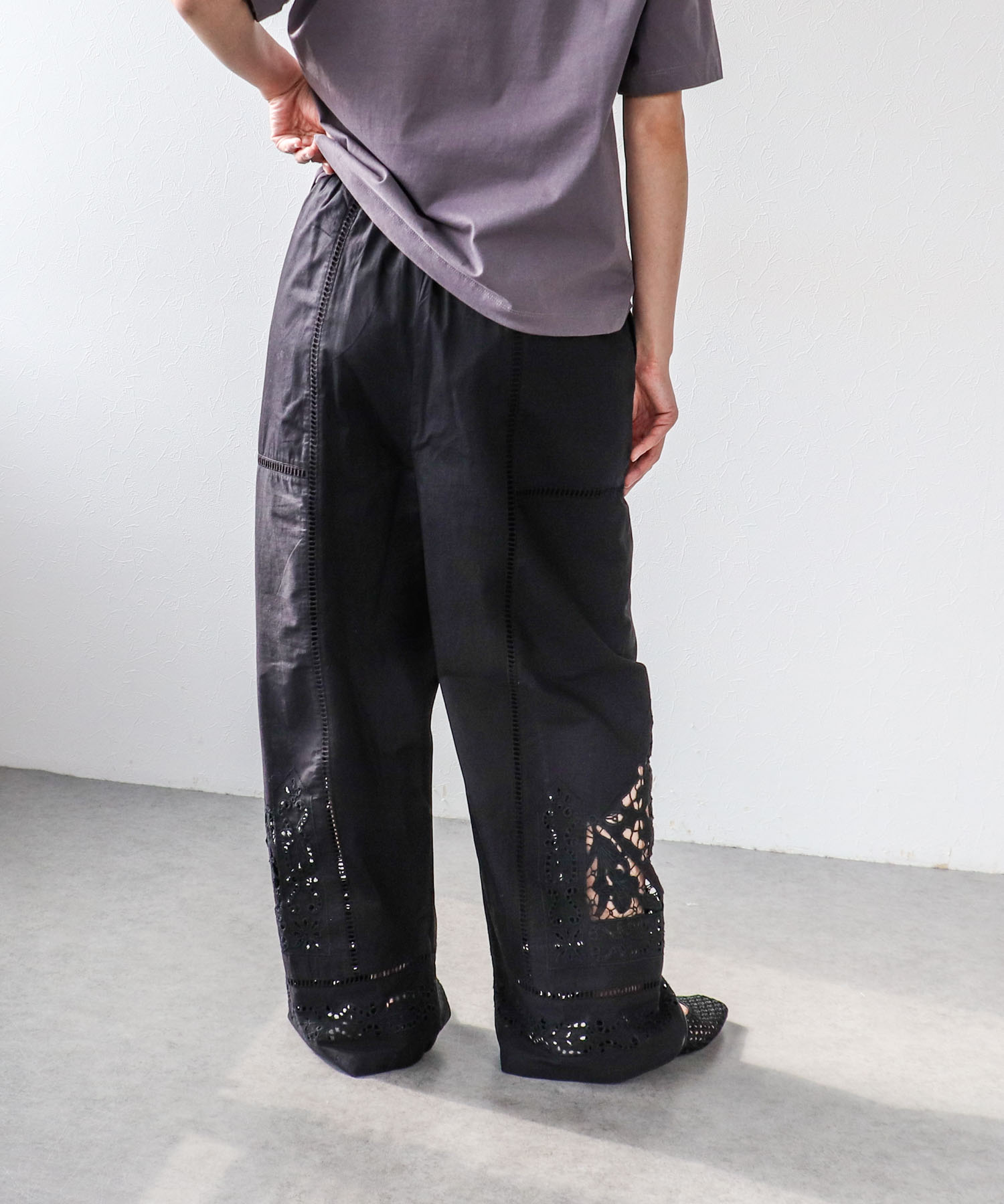 【2/26(木)12時予約開始】カットワーク刺繍パンツ