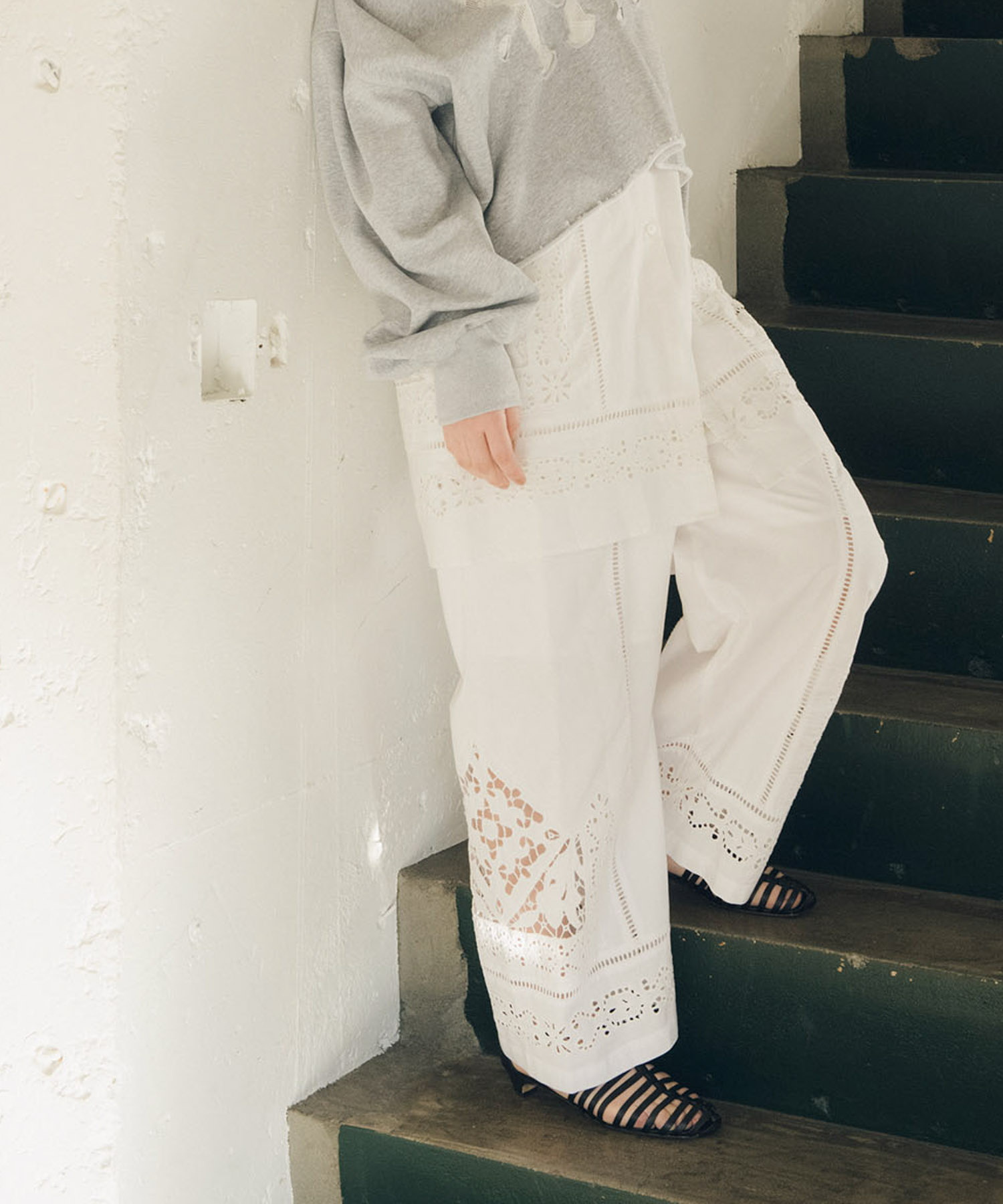 【2/26(木)12時予約開始】カットワーク刺繍パンツ