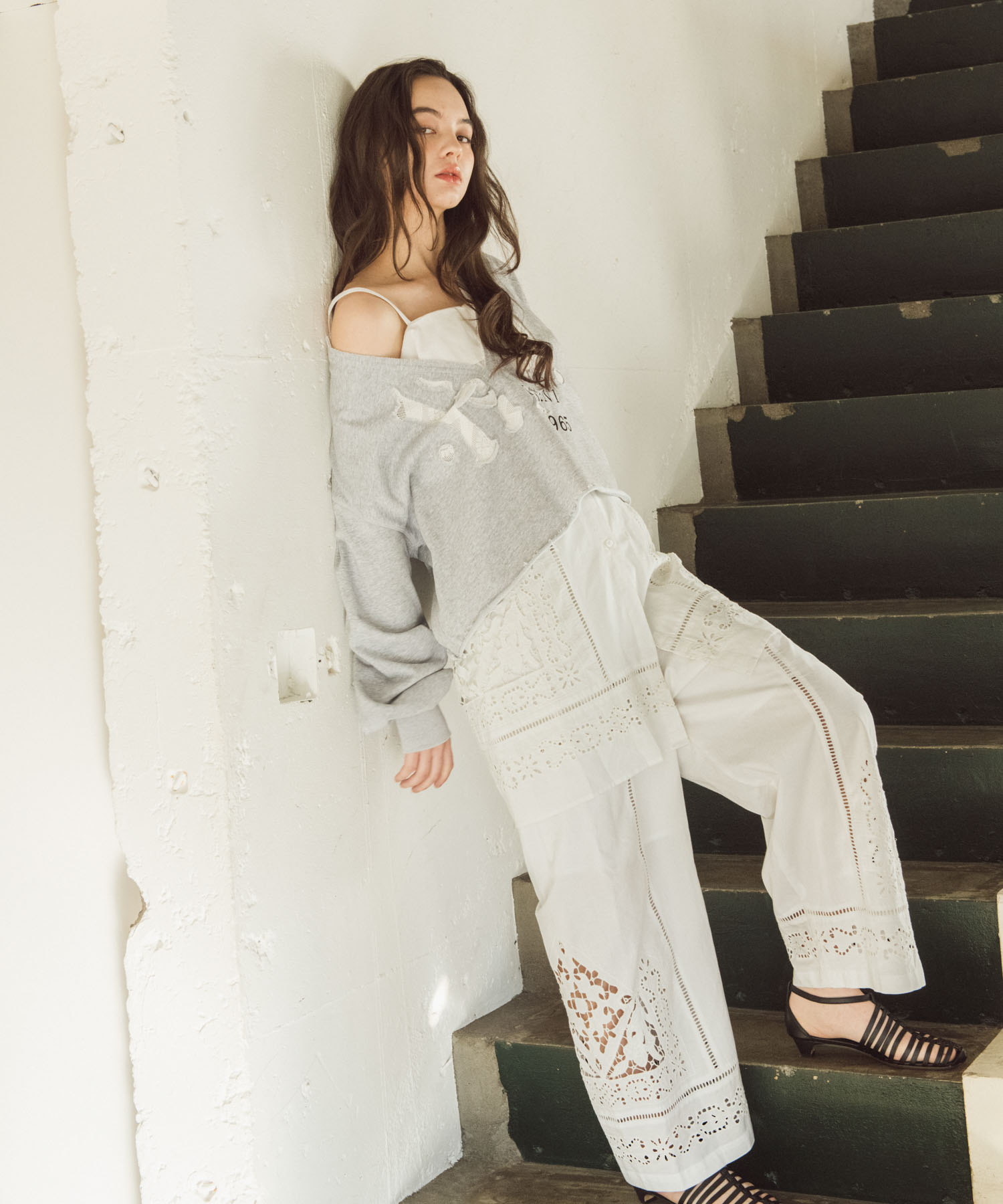 【2/26(木)12時予約開始】カットワーク刺繍パンツ