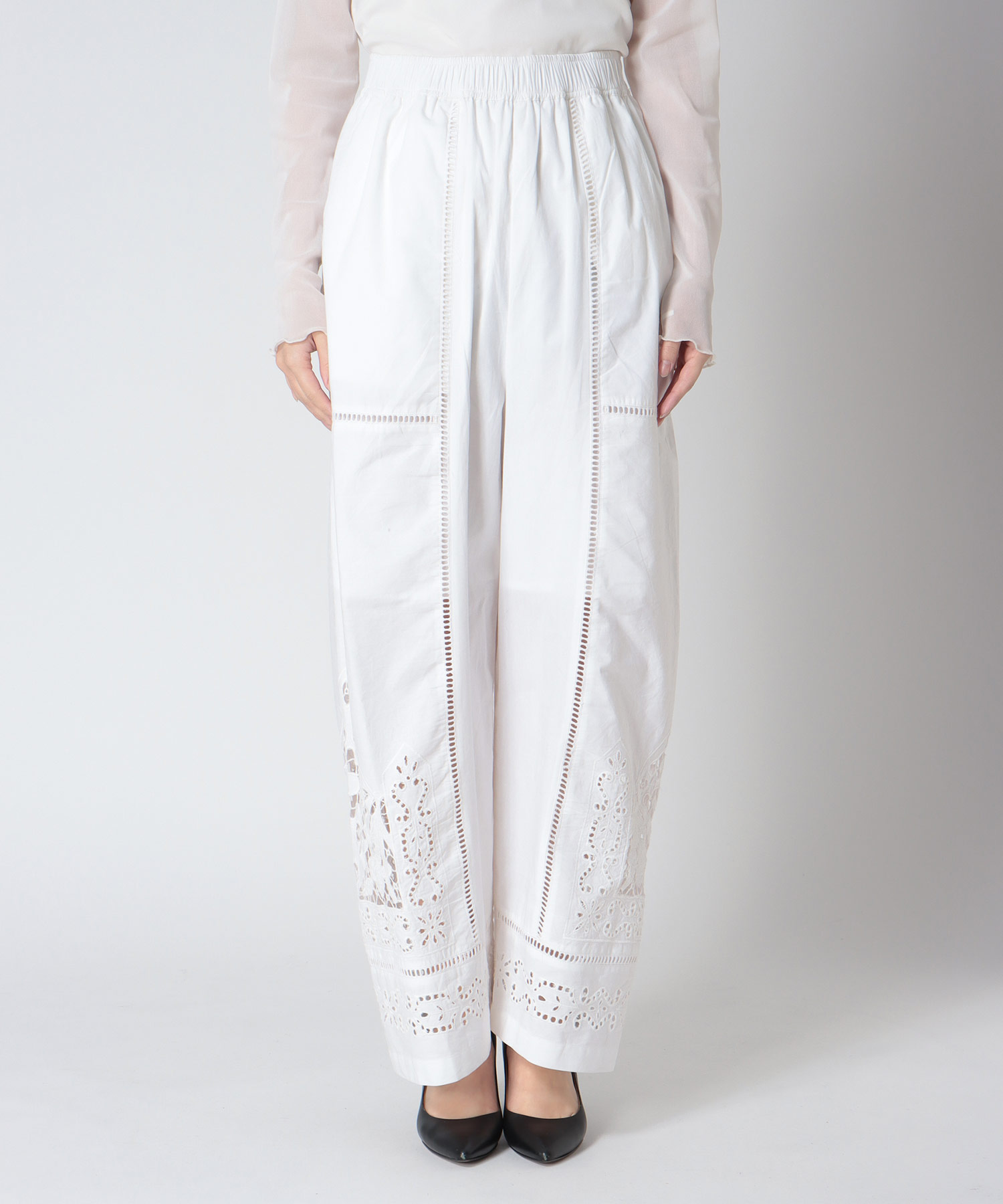 【2/26(木)12時予約開始】カットワーク刺繍パンツ