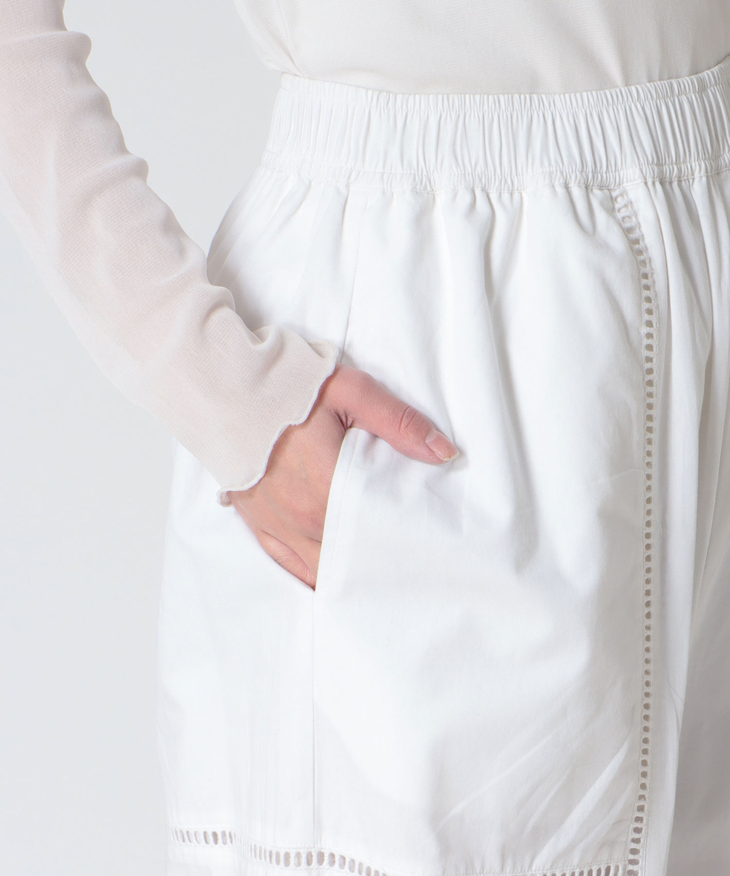 【2/26(木)12時予約開始】カットワーク刺繍パンツ