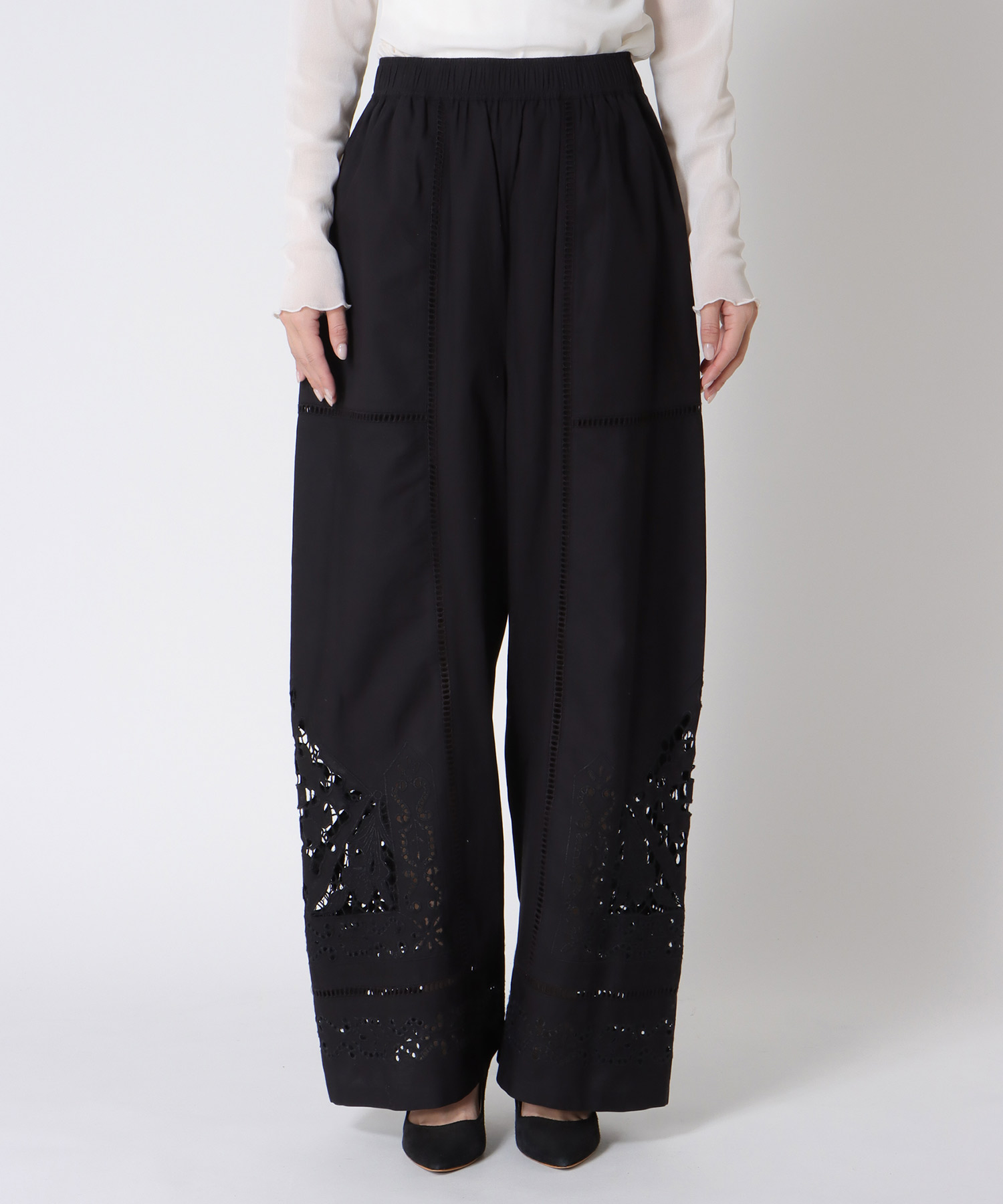 【2/26(木)12時予約開始】カットワーク刺繍パンツ