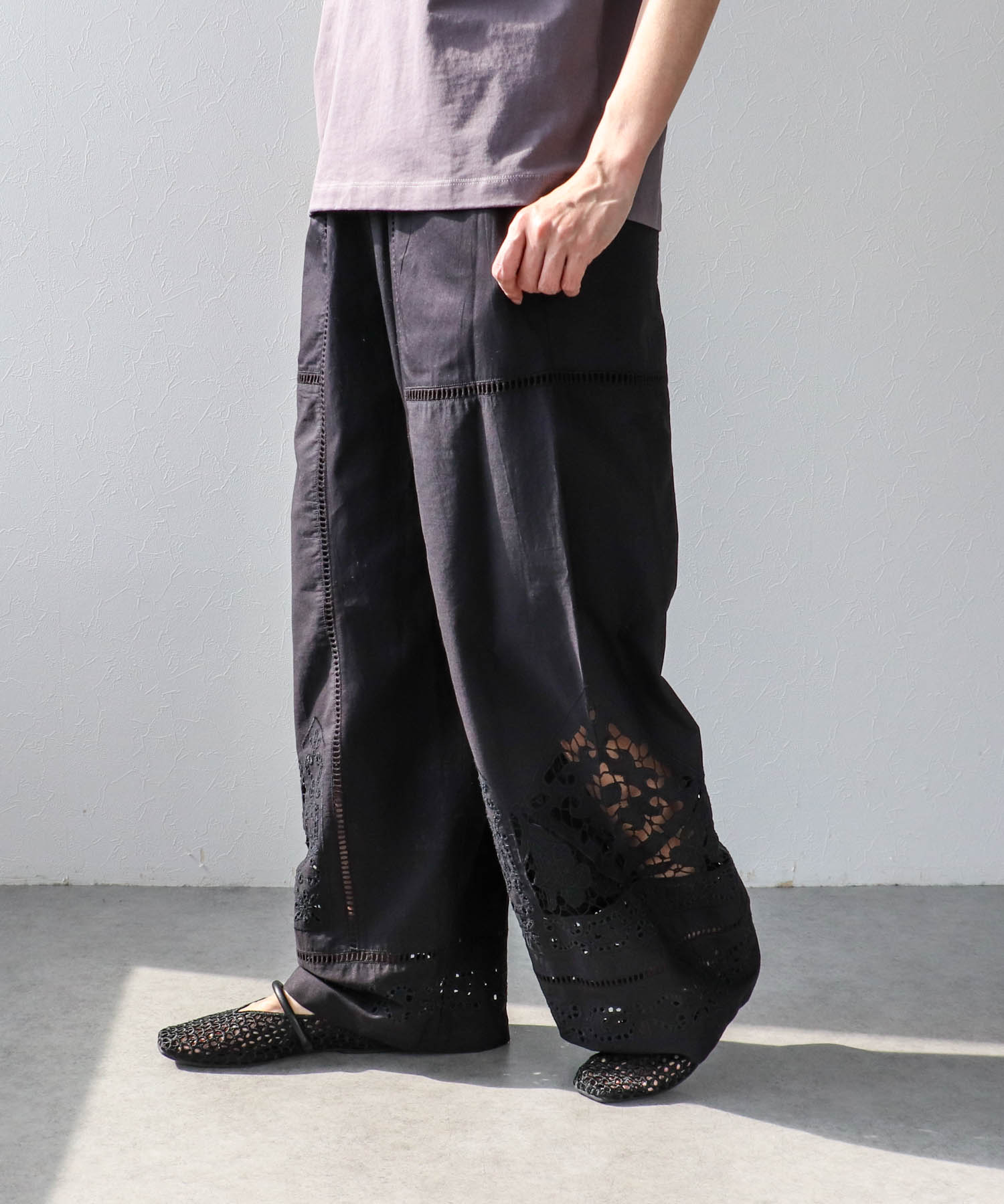 カットワーク刺繍パンツ