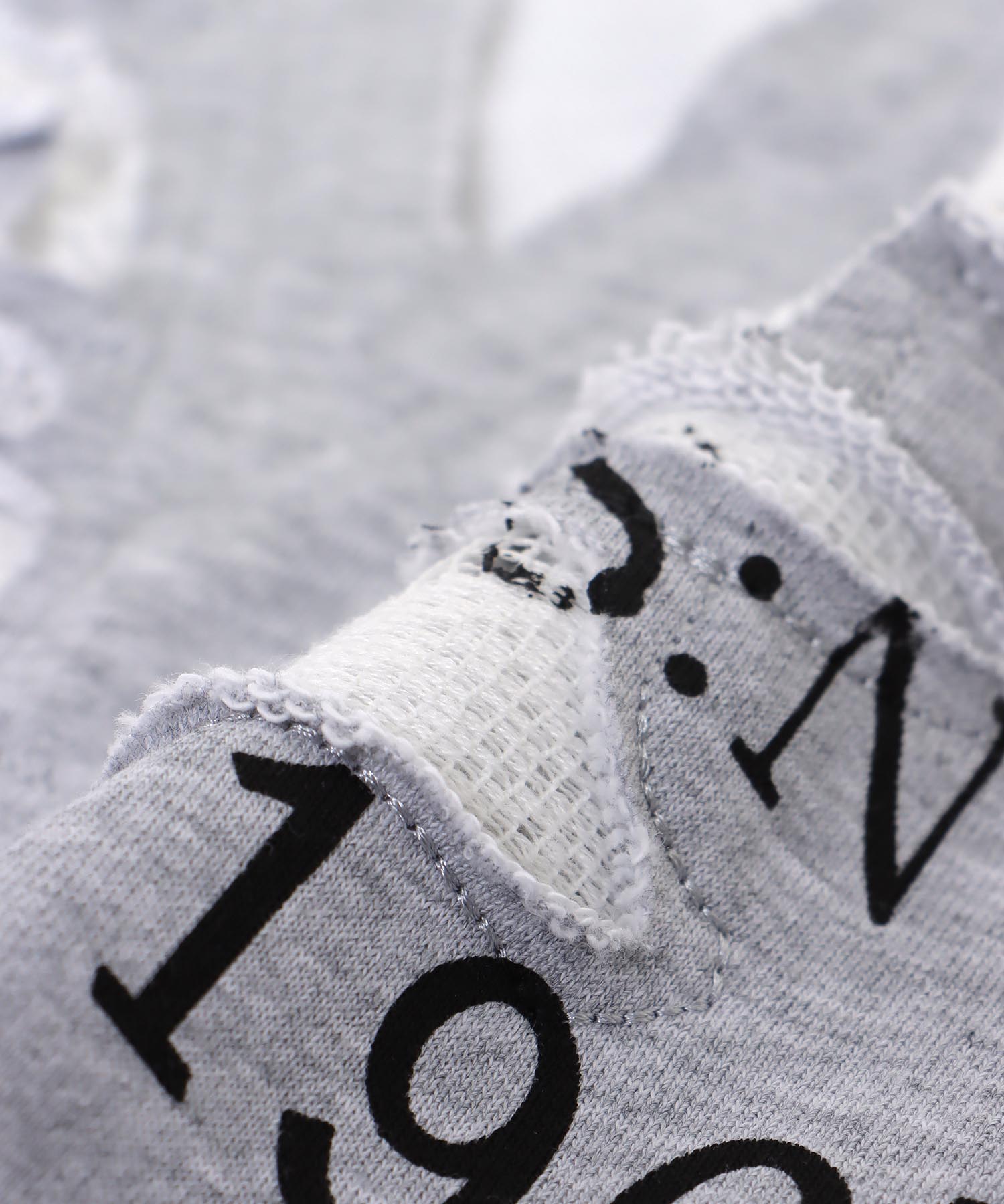 【2/26(木)12時予約開始】ロゴレーススウェットプルオーバー