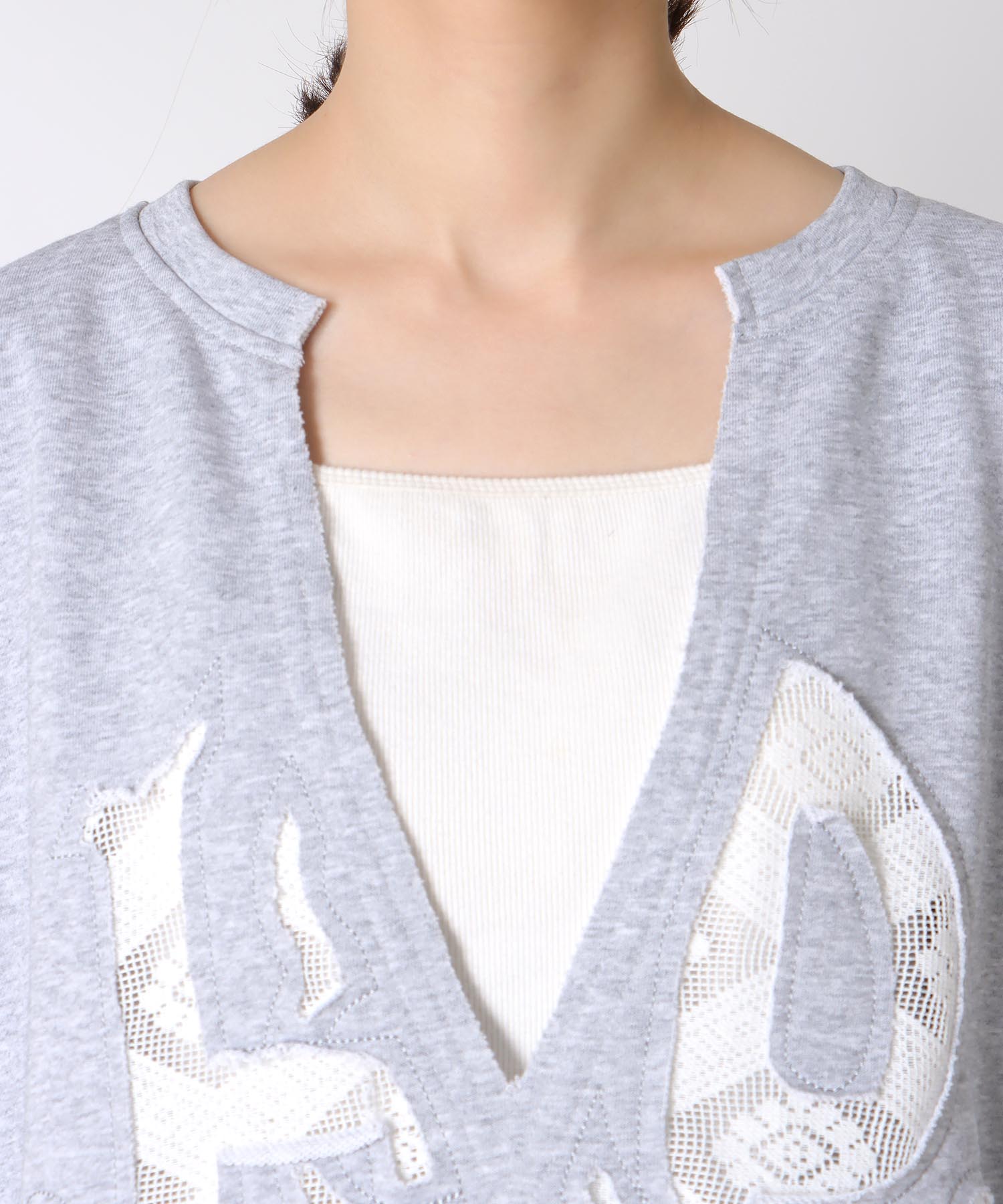 【2/26(木)12時予約開始】ロゴレーススウェットプルオーバー