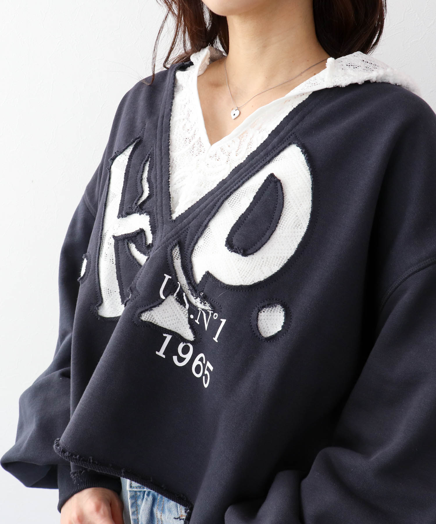 【2/26(木)12時予約開始】ロゴレーススウェットプルオーバー