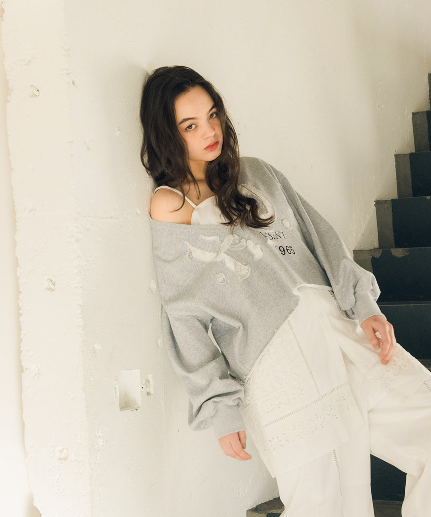 【2/26(木)12時予約開始】ロゴレーススウェットプルオーバー